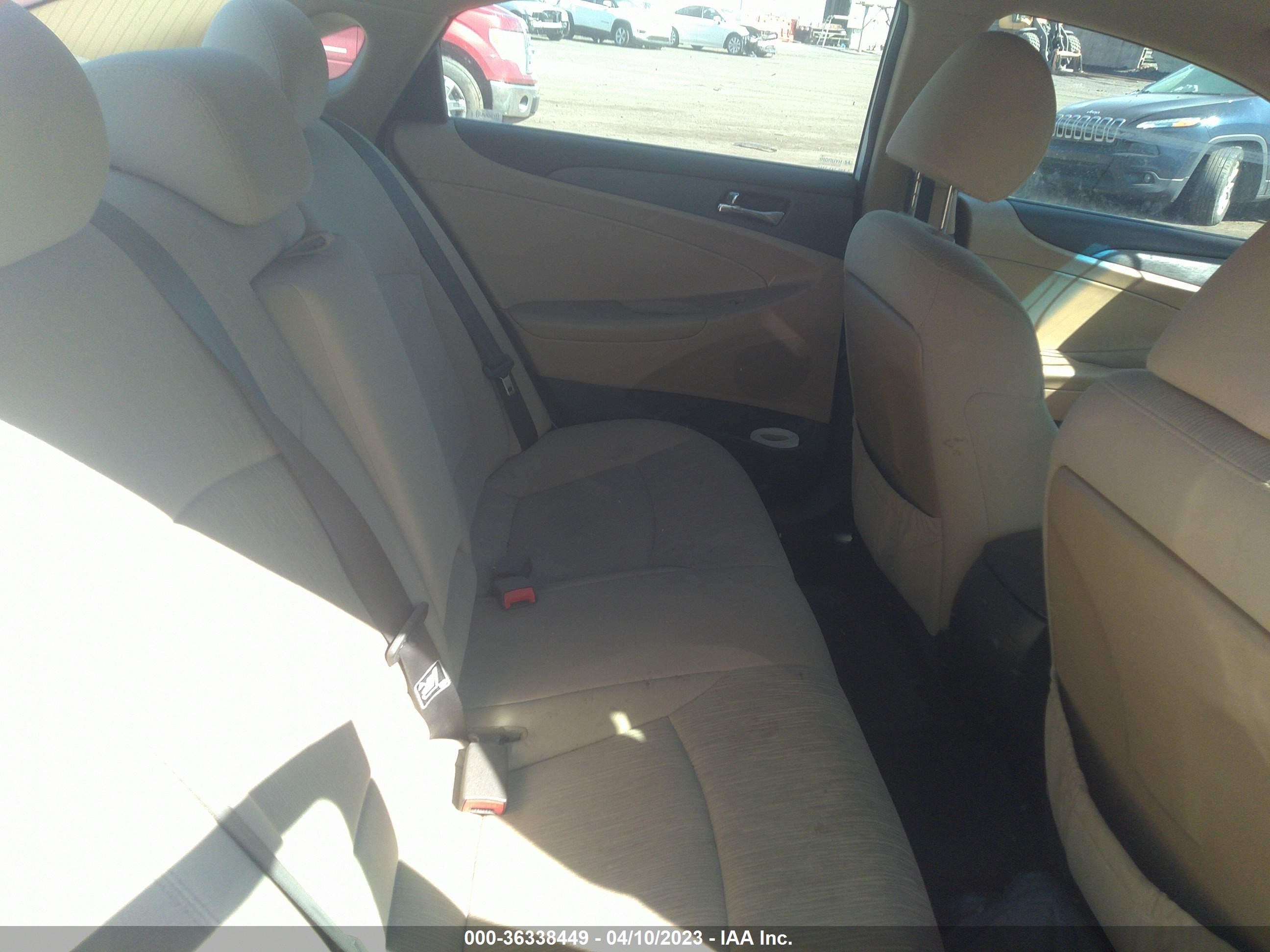 Photo 7 VIN: 5NPEB4AC4CH498727 - HYUNDAI SONATA 