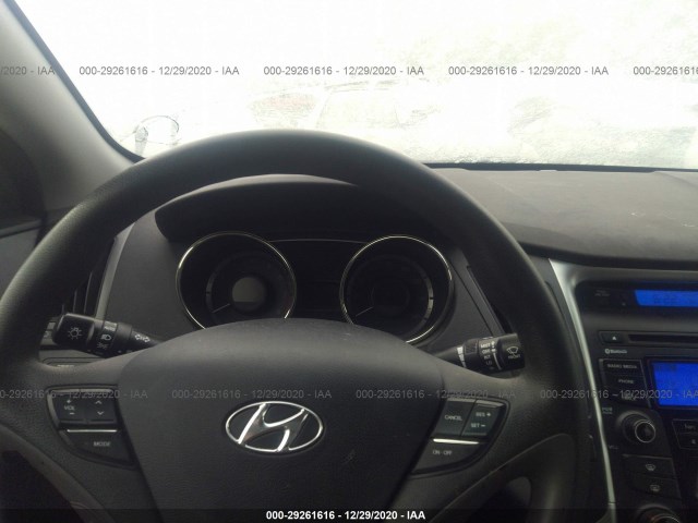 Photo 6 VIN: 5NPEB4AC4DH557213 - HYUNDAI SONATA 