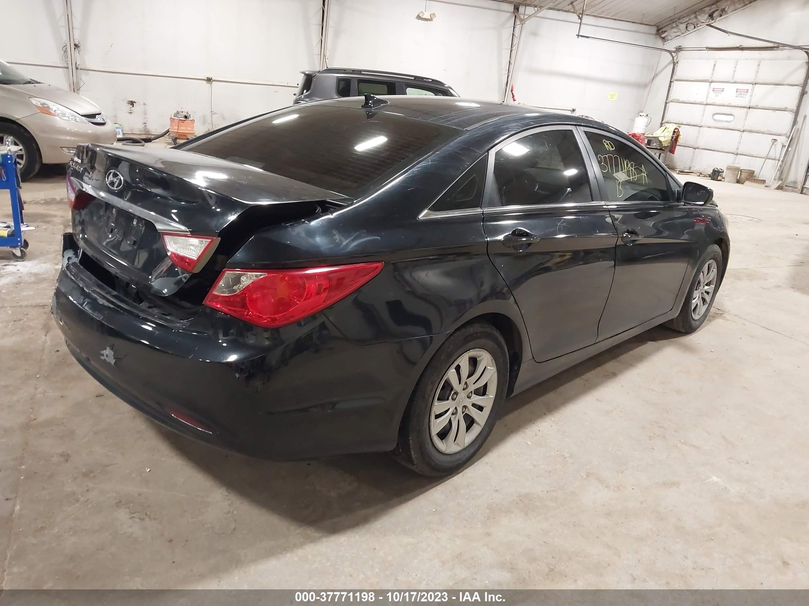 Photo 3 VIN: 5NPEB4AC4DH569152 - HYUNDAI SONATA 