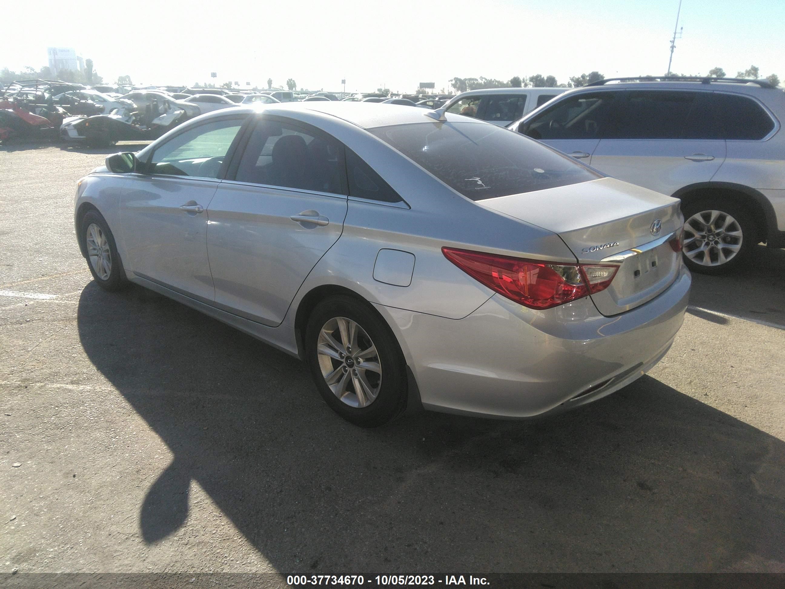 Photo 2 VIN: 5NPEB4AC4DH630225 - HYUNDAI SONATA 