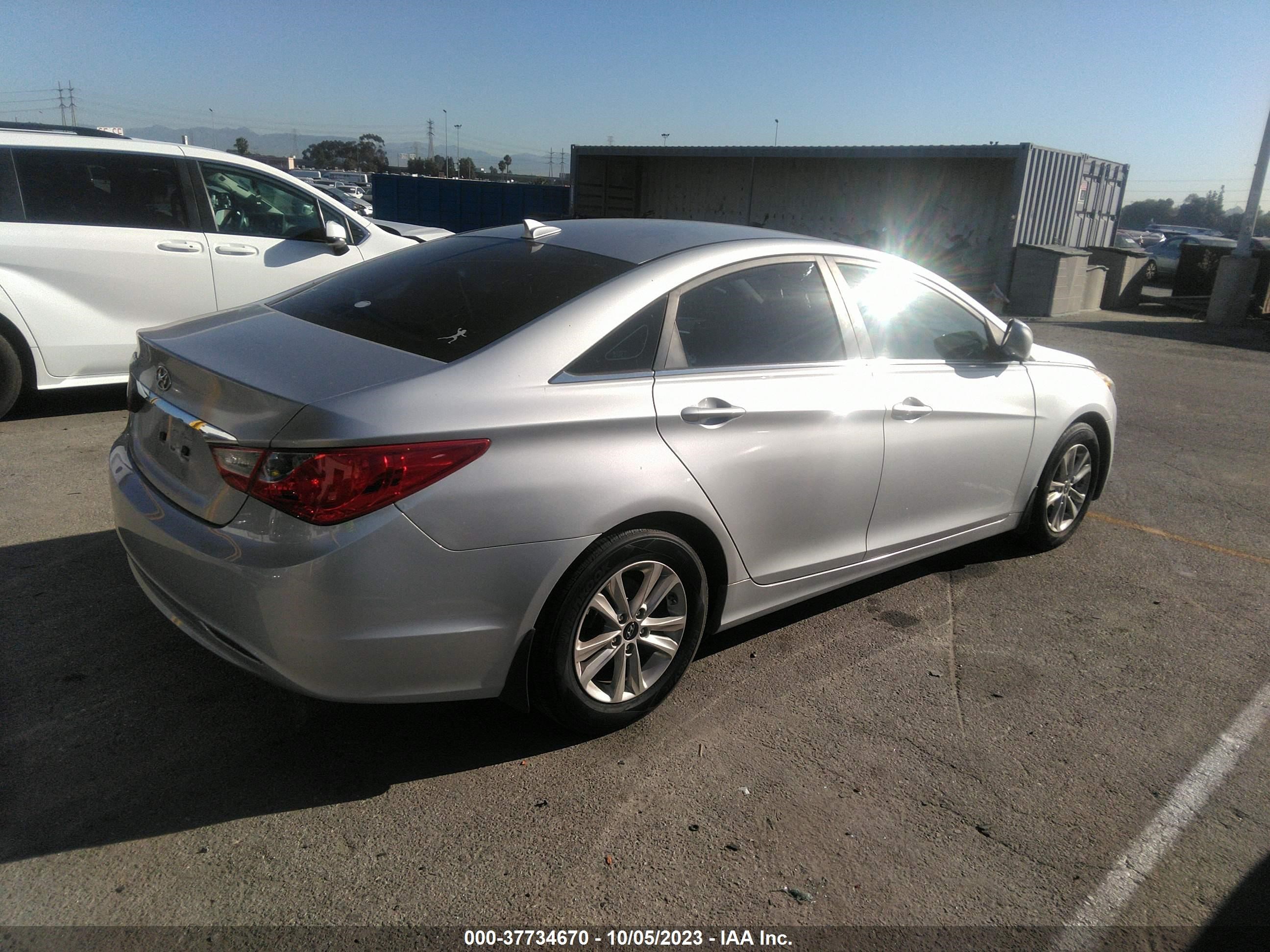 Photo 3 VIN: 5NPEB4AC4DH630225 - HYUNDAI SONATA 