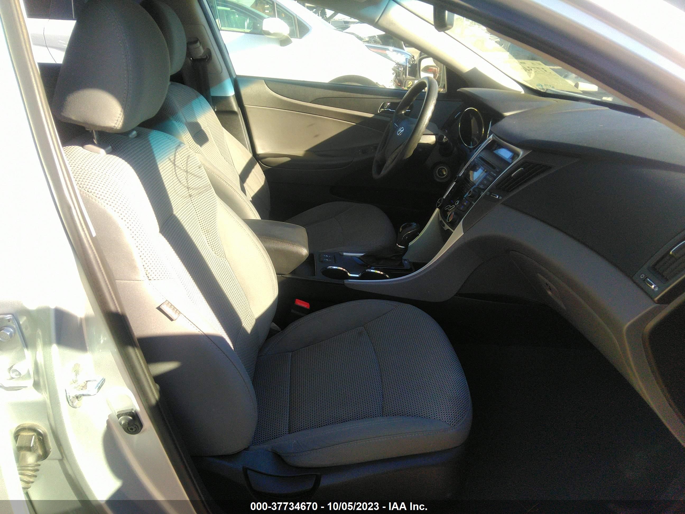 Photo 4 VIN: 5NPEB4AC4DH630225 - HYUNDAI SONATA 