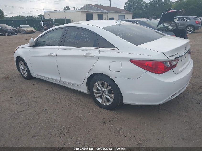 Photo 2 VIN: 5NPEB4AC4DH633349 - HYUNDAI SONATA 