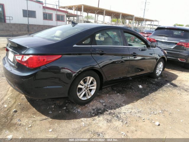 Photo 3 VIN: 5NPEB4AC4DH648837 - HYUNDAI SONATA 