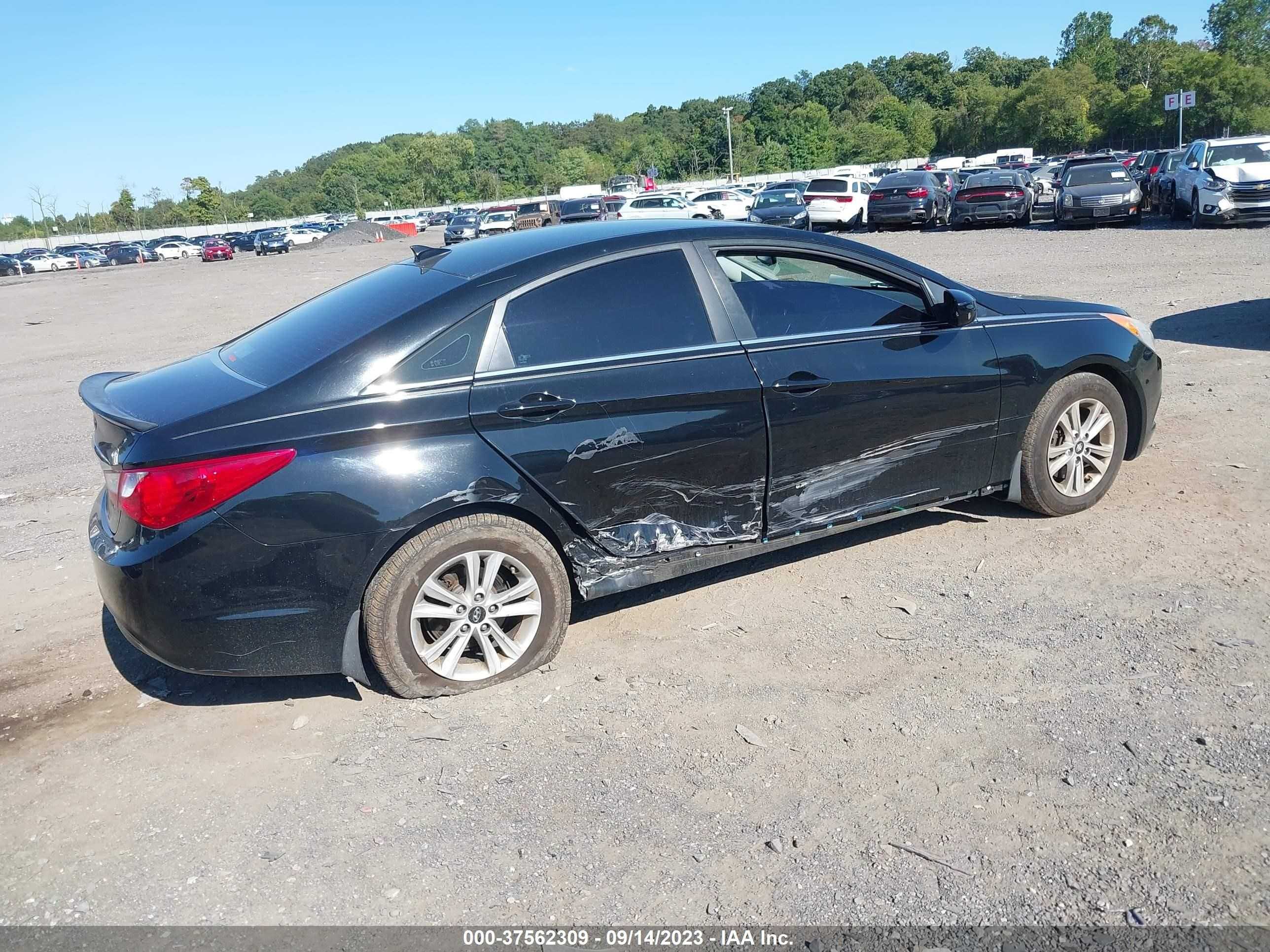 Photo 3 VIN: 5NPEB4AC4DH690280 - HYUNDAI SONATA 