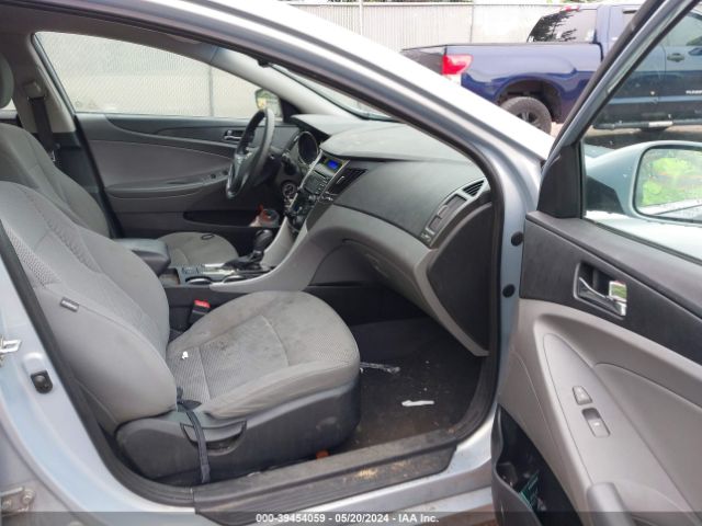 Photo 4 VIN: 5NPEB4AC4DH738635 - HYUNDAI SONATA 