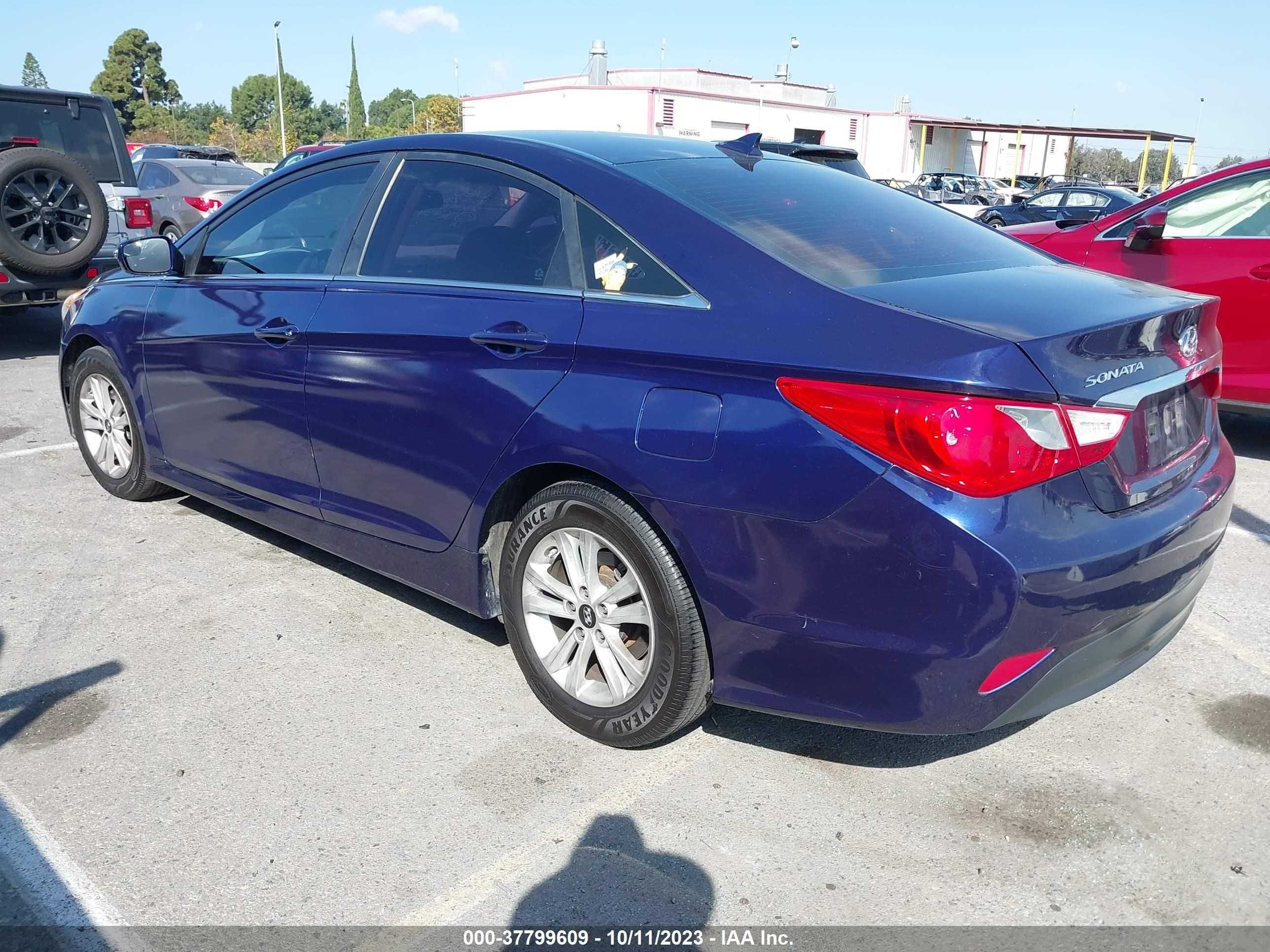 Photo 2 VIN: 5NPEB4AC4EH872675 - HYUNDAI SONATA 