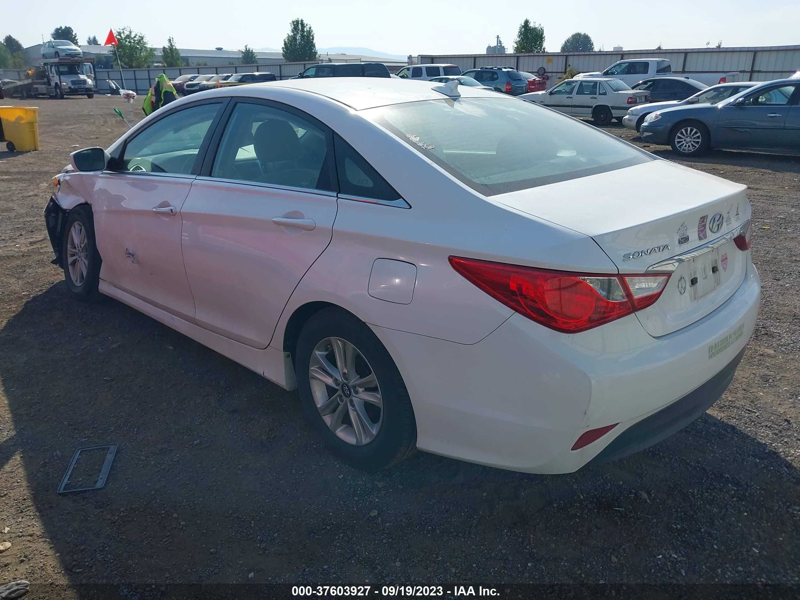 Photo 2 VIN: 5NPEB4AC4EH924645 - HYUNDAI SONATA 