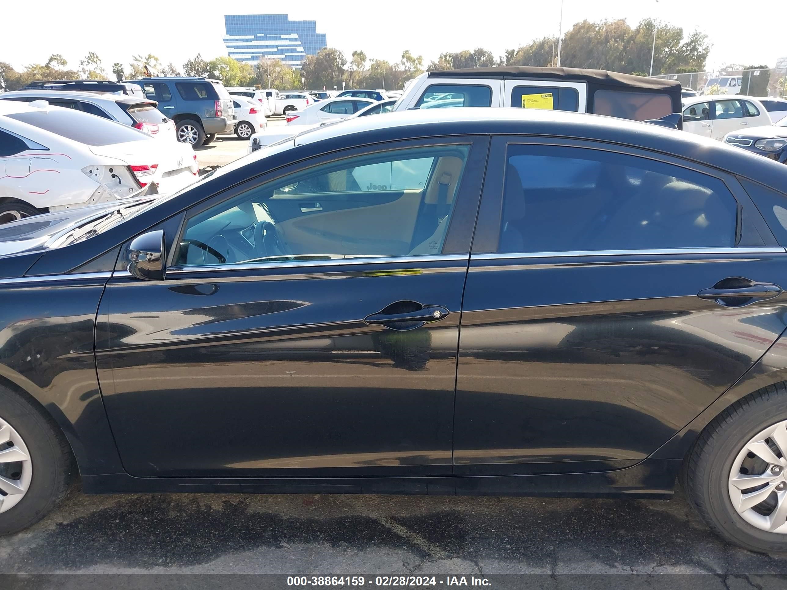 Photo 12 VIN: 5NPEB4AC5BH260951 - HYUNDAI SONATA 