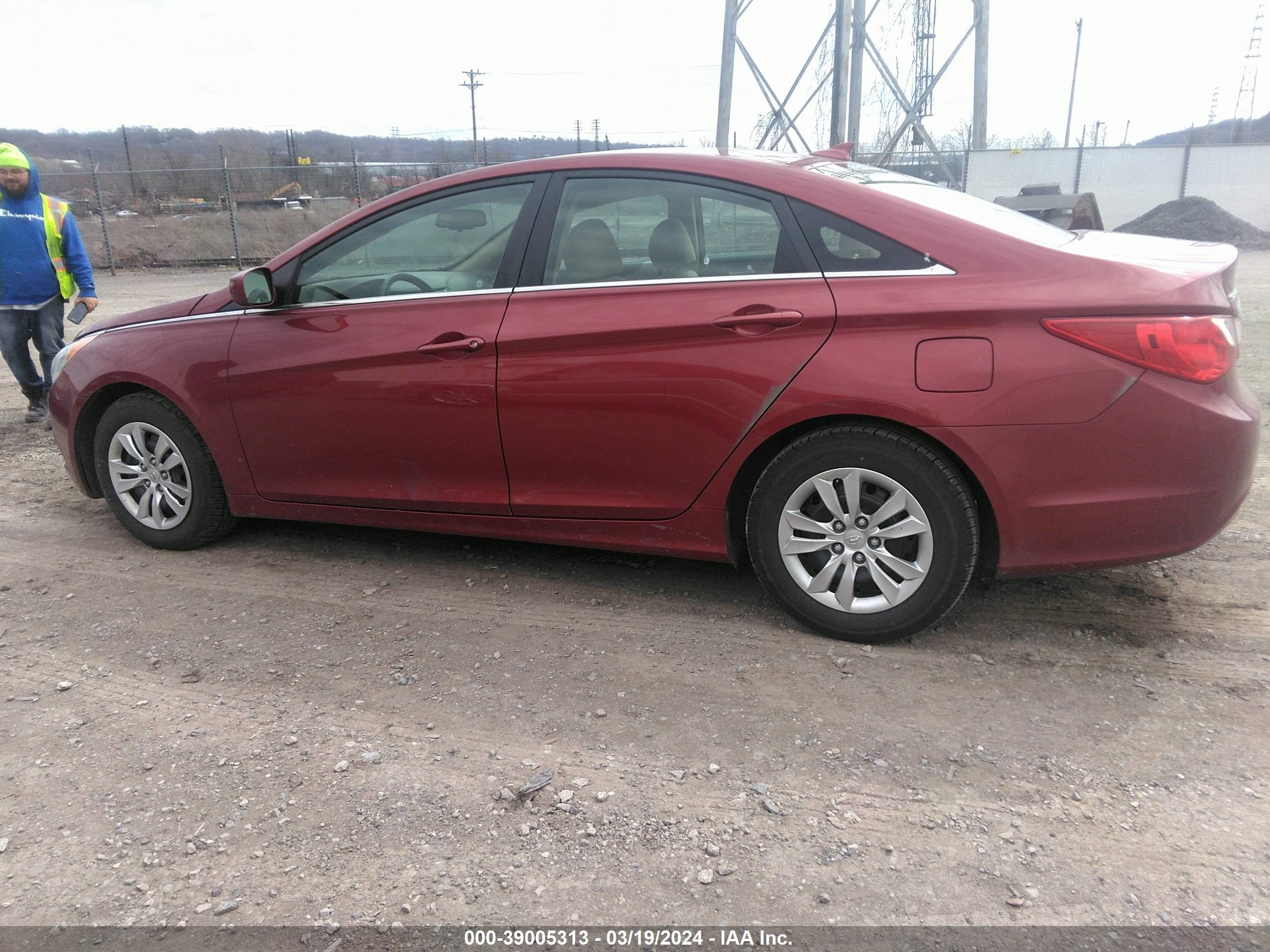 Photo 13 VIN: 5NPEB4AC5CH335889 - HYUNDAI SONATA 