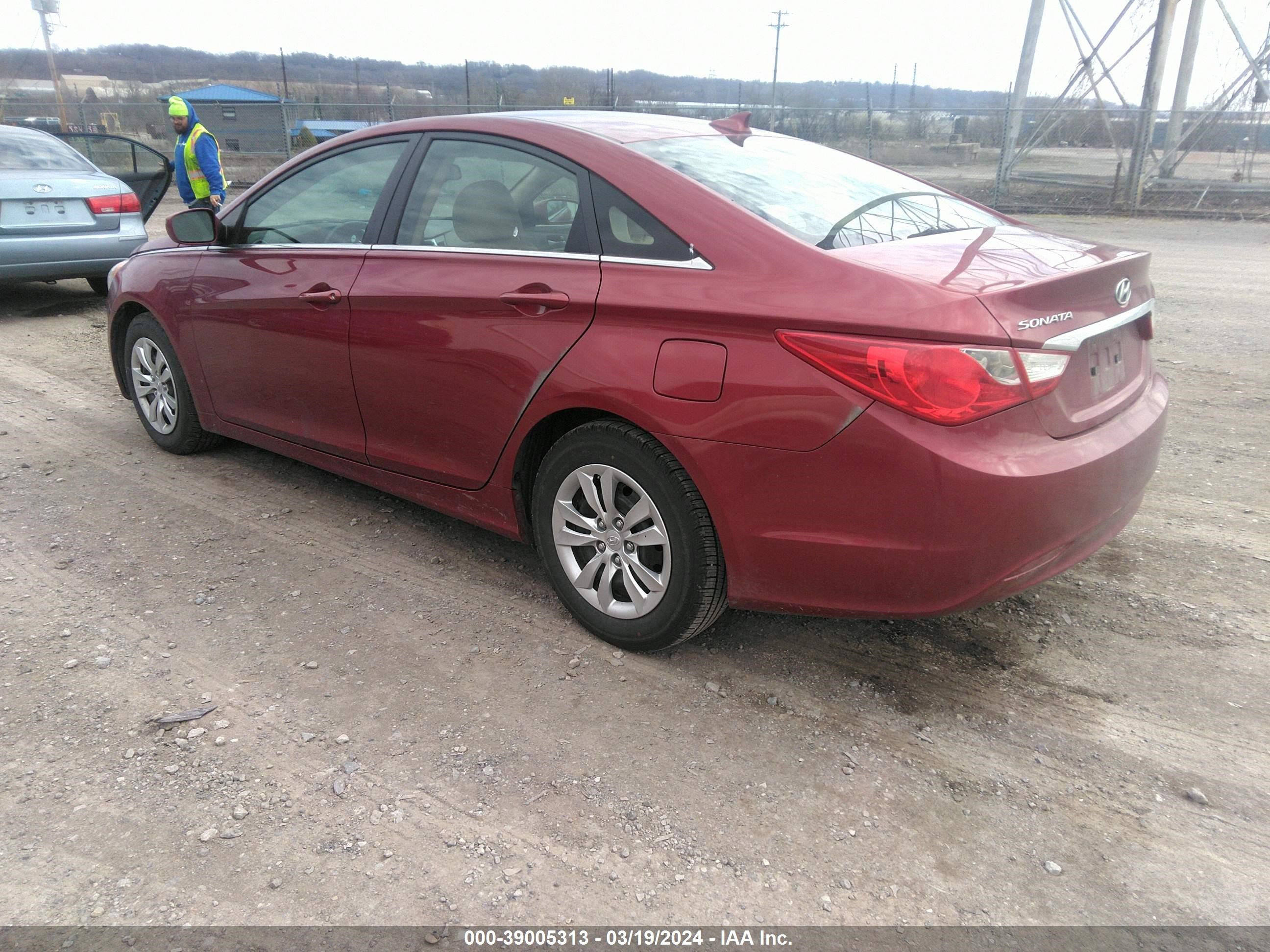 Photo 2 VIN: 5NPEB4AC5CH335889 - HYUNDAI SONATA 