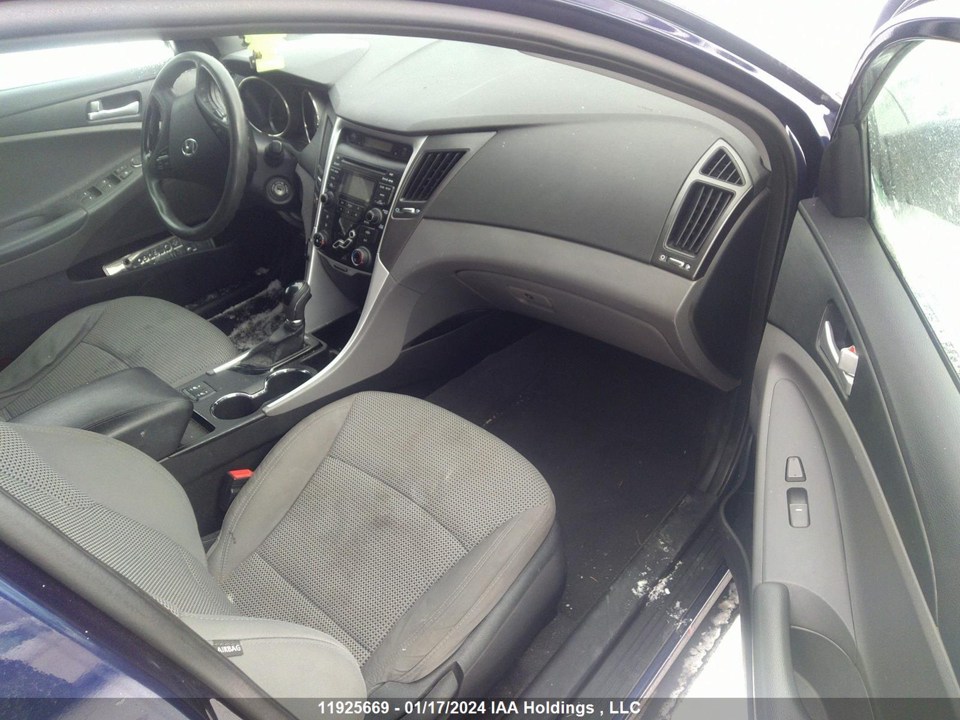 Photo 4 VIN: 5NPEB4AC5CH375969 - HYUNDAI SONATA 