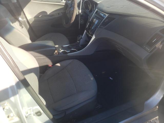 Photo 4 VIN: 5NPEB4AC5CH388012 - HYUNDAI SONATA GLS 