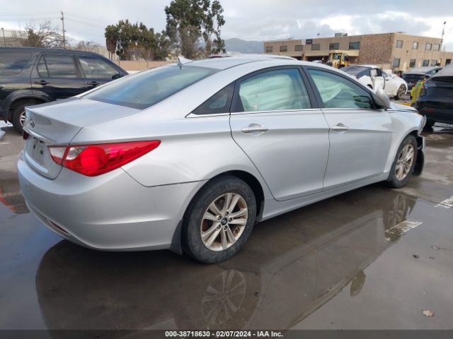 Photo 3 VIN: 5NPEB4AC5CH394800 - HYUNDAI SONATA 