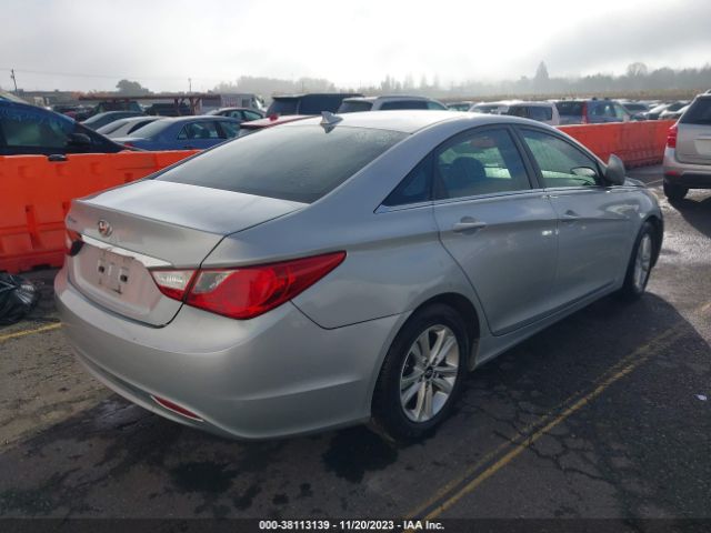 Photo 3 VIN: 5NPEB4AC5CH413216 - HYUNDAI SONATA 