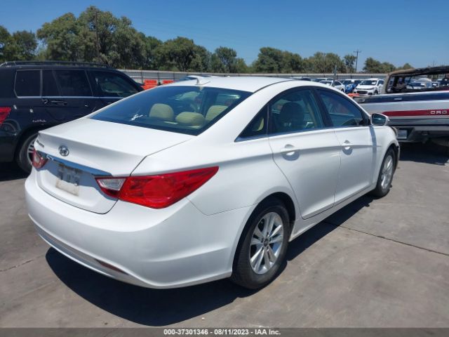 Photo 3 VIN: 5NPEB4AC5CH435068 - HYUNDAI SONATA 