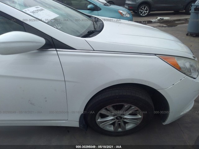 Photo 5 VIN: 5NPEB4AC5CH459046 - HYUNDAI SONATA 