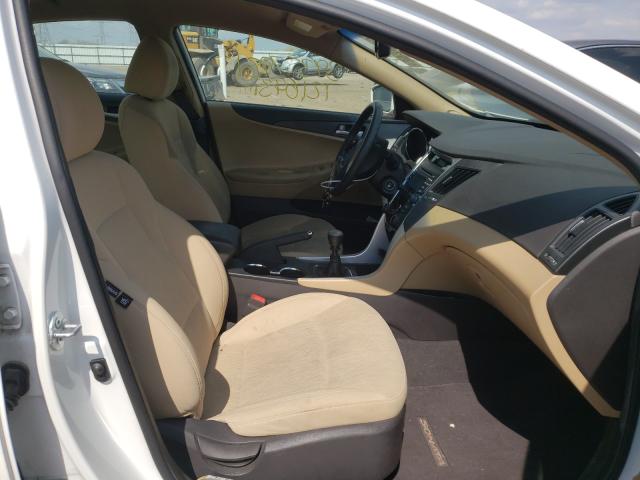 Photo 4 VIN: 5NPEB4AC5CH463162 - HYUNDAI SONATA GLS 