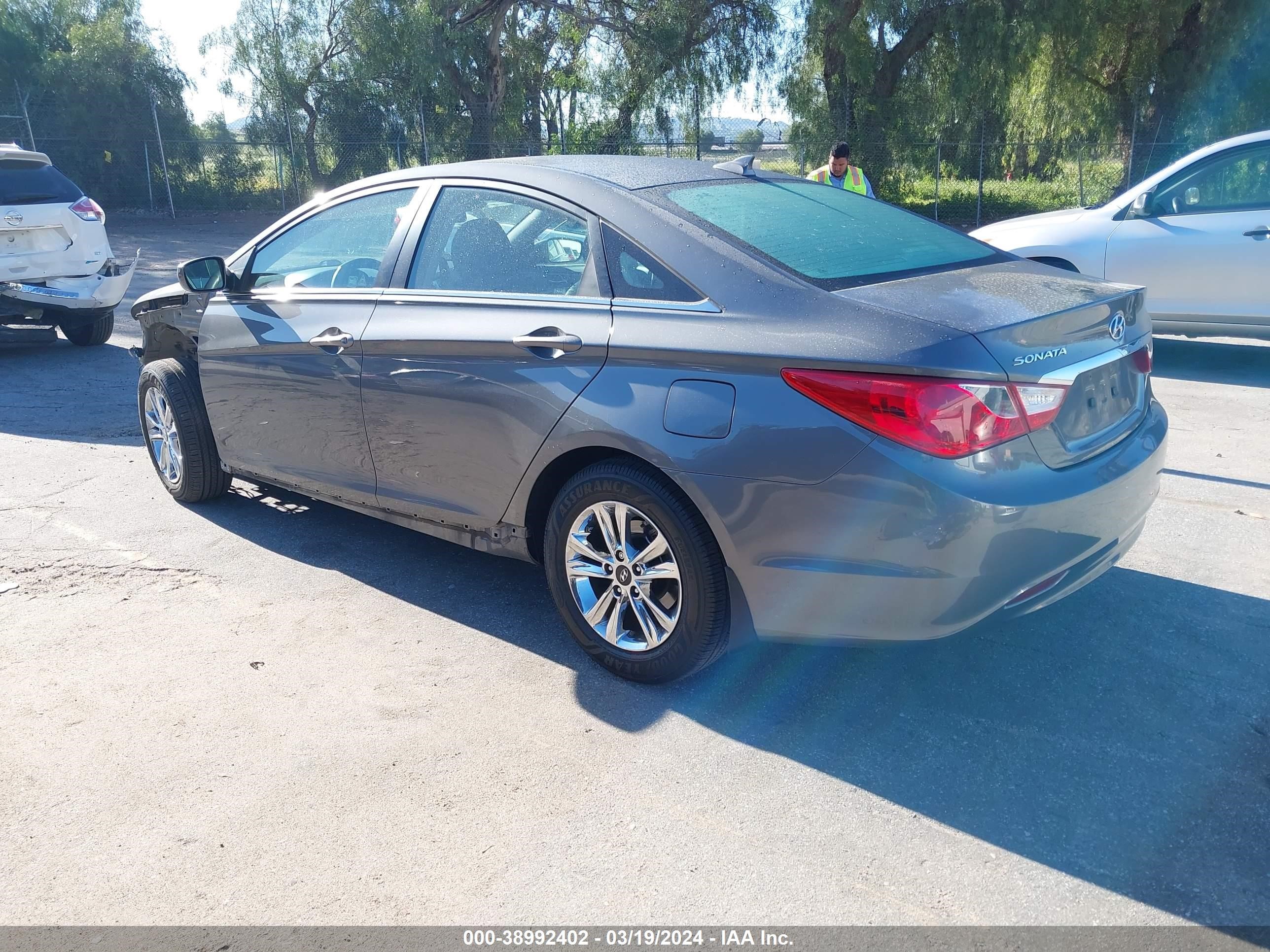 Photo 2 VIN: 5NPEB4AC5DH511051 - HYUNDAI SONATA 