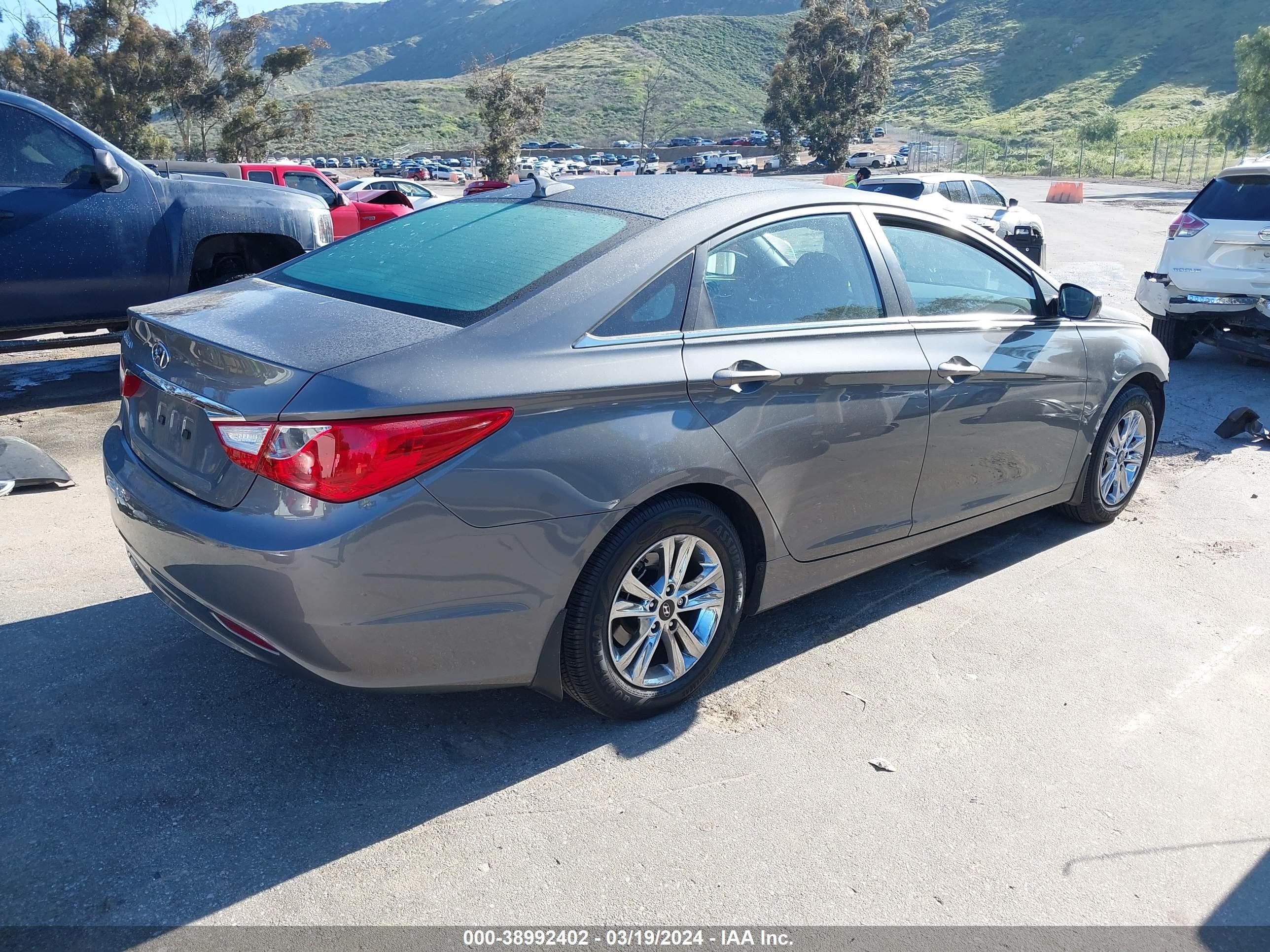 Photo 3 VIN: 5NPEB4AC5DH511051 - HYUNDAI SONATA 