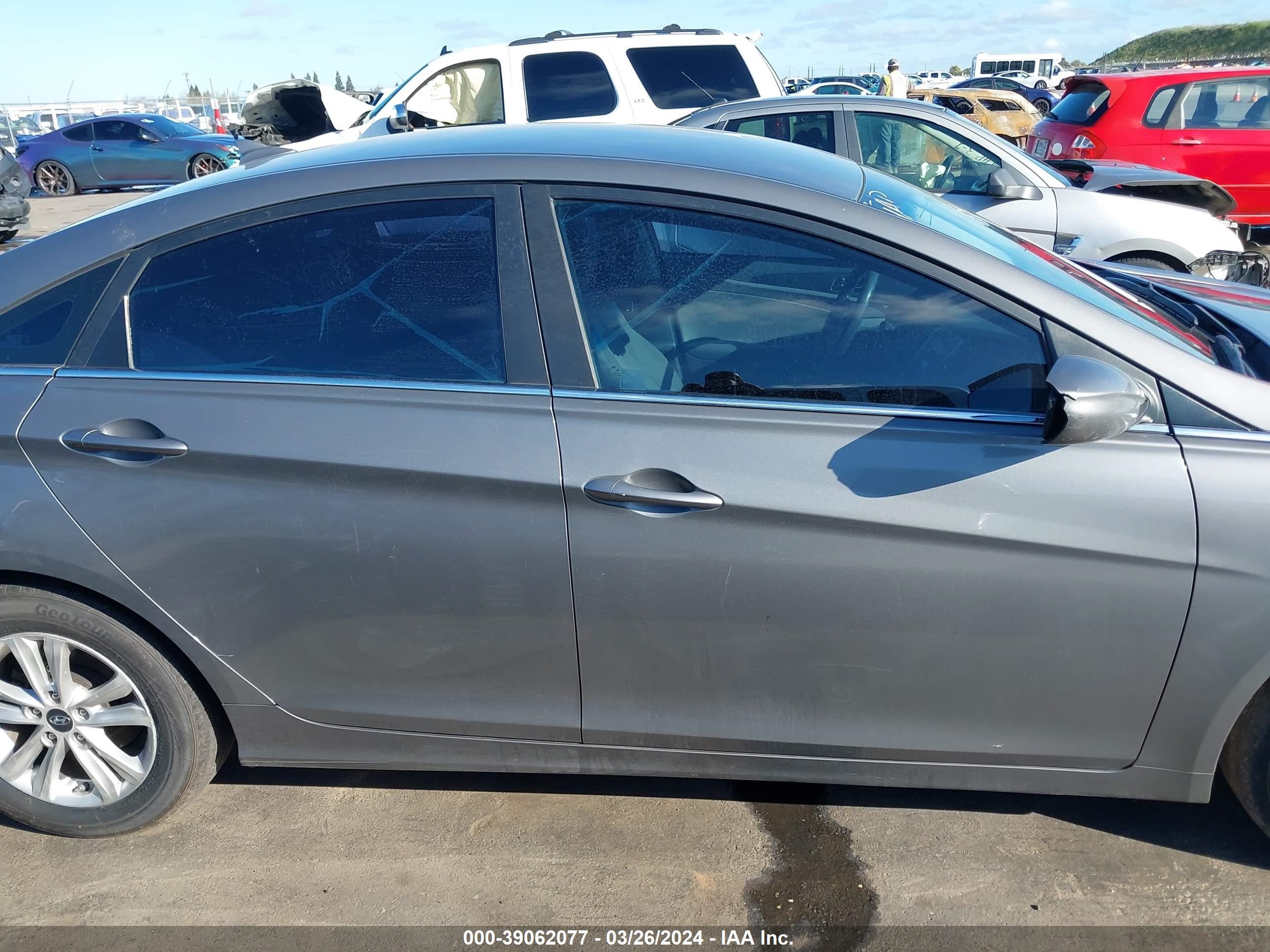 Photo 12 VIN: 5NPEB4AC5DH568611 - HYUNDAI SONATA 