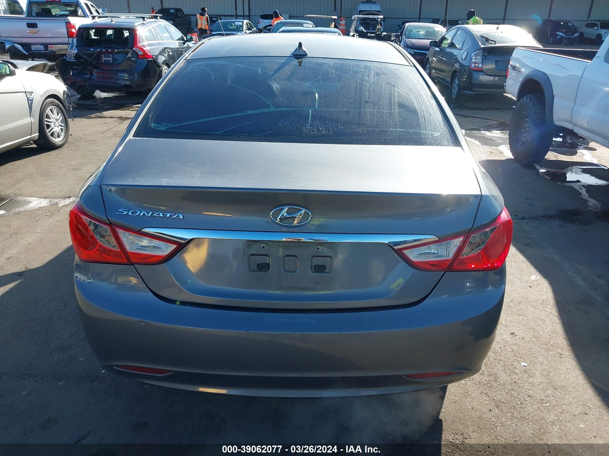 Photo 15 VIN: 5NPEB4AC5DH568611 - HYUNDAI SONATA 