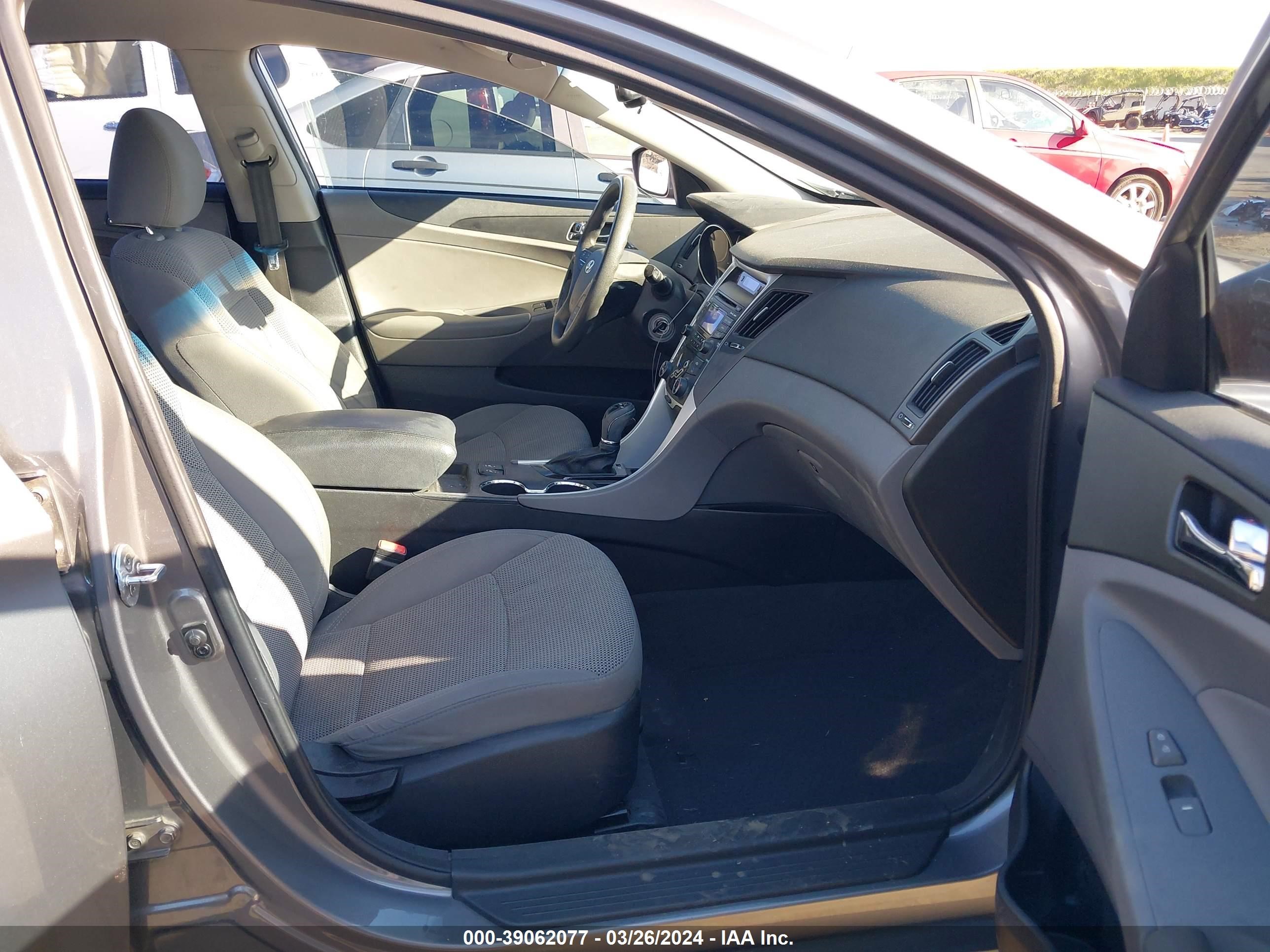 Photo 4 VIN: 5NPEB4AC5DH568611 - HYUNDAI SONATA 