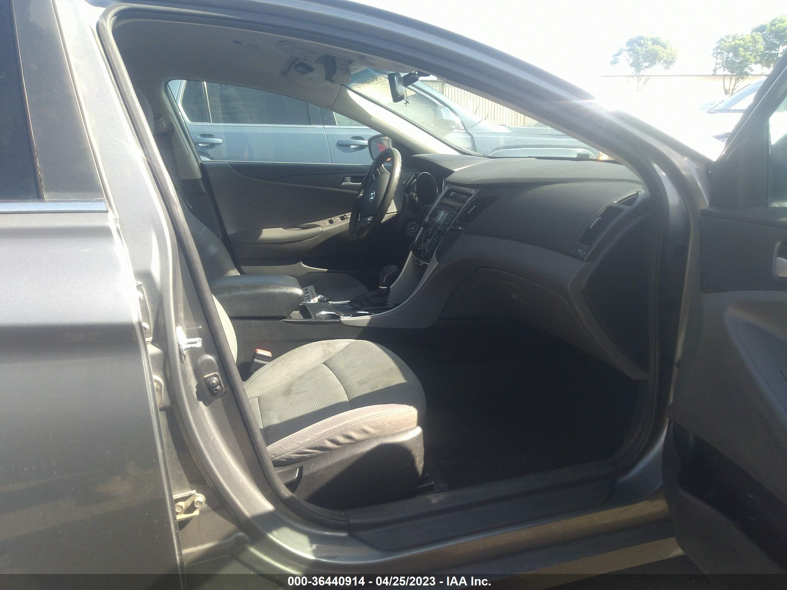 Photo 4 VIN: 5NPEB4AC5DH607990 - HYUNDAI SONATA 