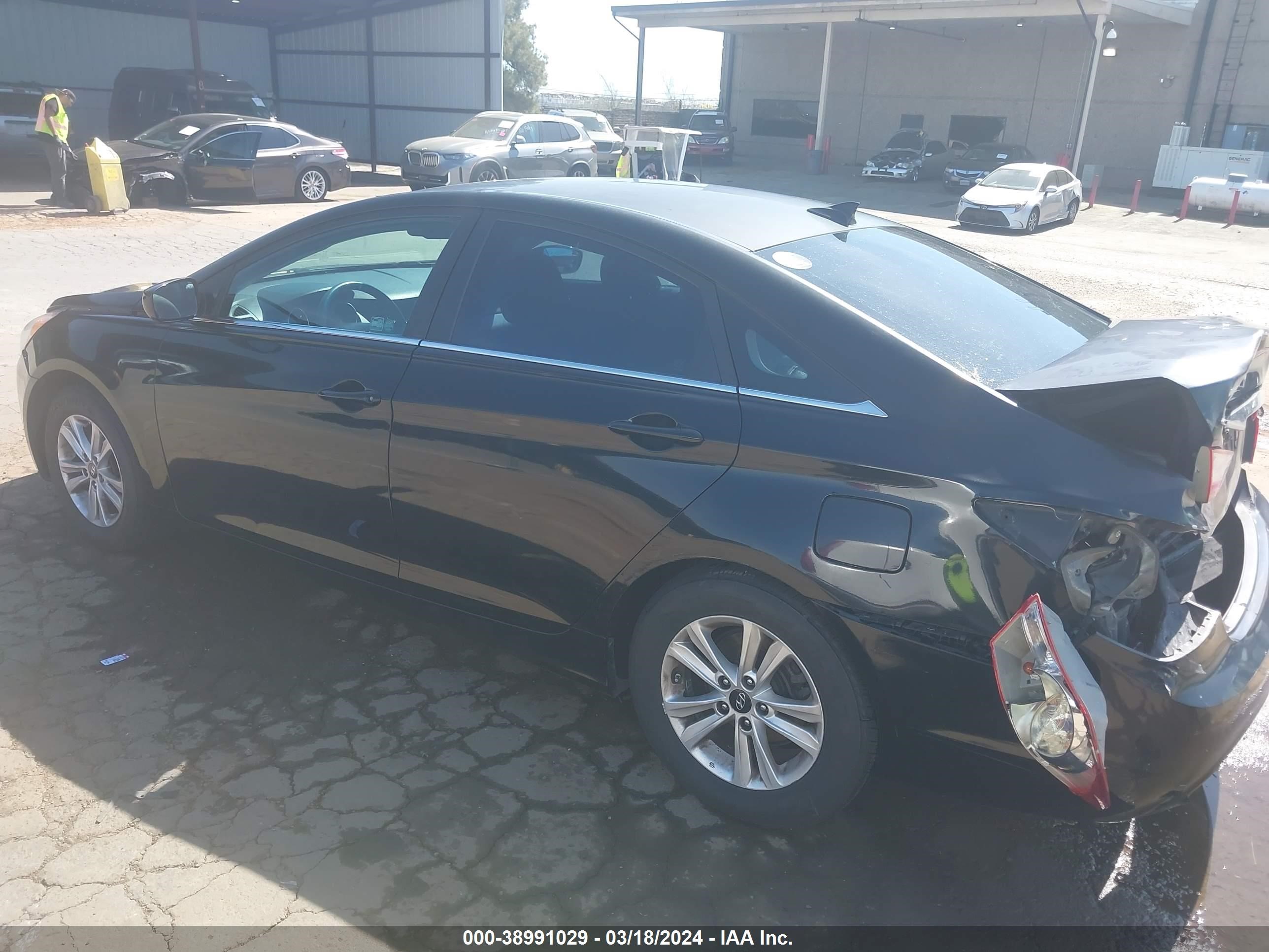 Photo 2 VIN: 5NPEB4AC5DH710889 - HYUNDAI SONATA 