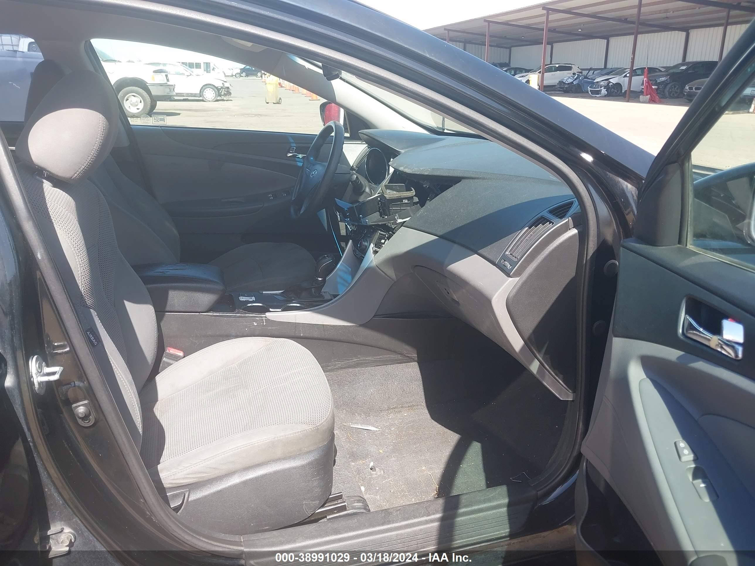 Photo 4 VIN: 5NPEB4AC5DH710889 - HYUNDAI SONATA 