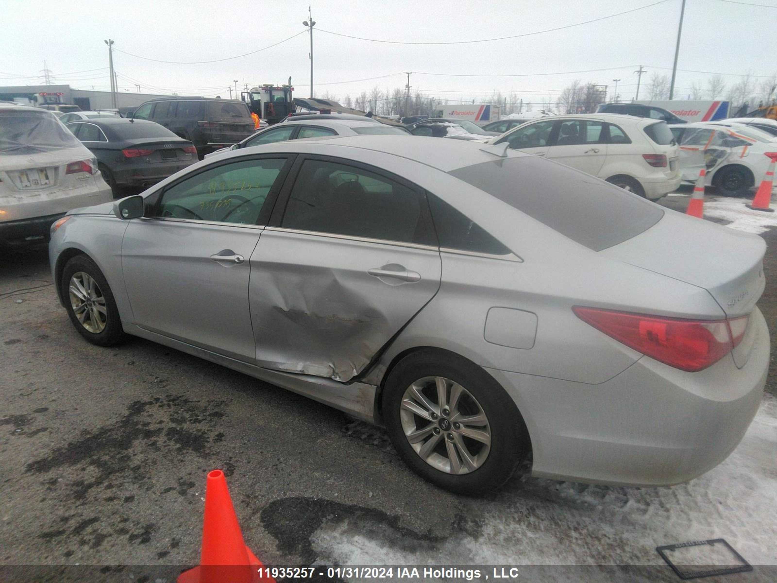 Photo 2 VIN: 5NPEB4AC5DH735095 - HYUNDAI SONATA 