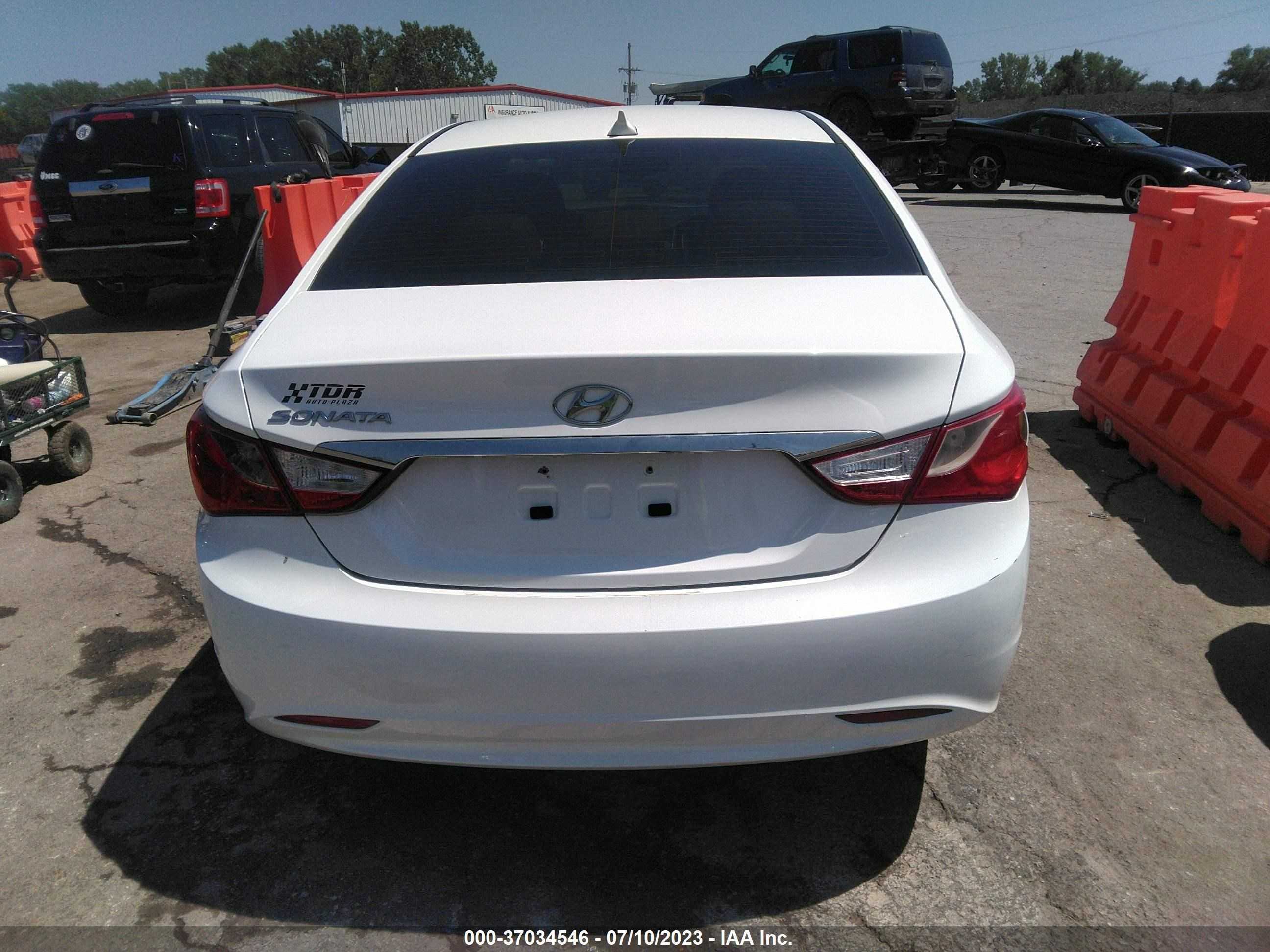 Photo 15 VIN: 5NPEB4AC5DH785415 - HYUNDAI SONATA 