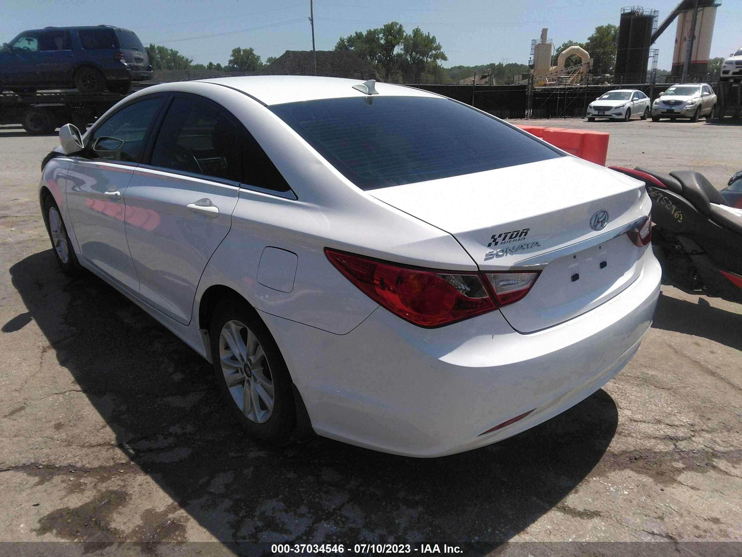 Photo 2 VIN: 5NPEB4AC5DH785415 - HYUNDAI SONATA 