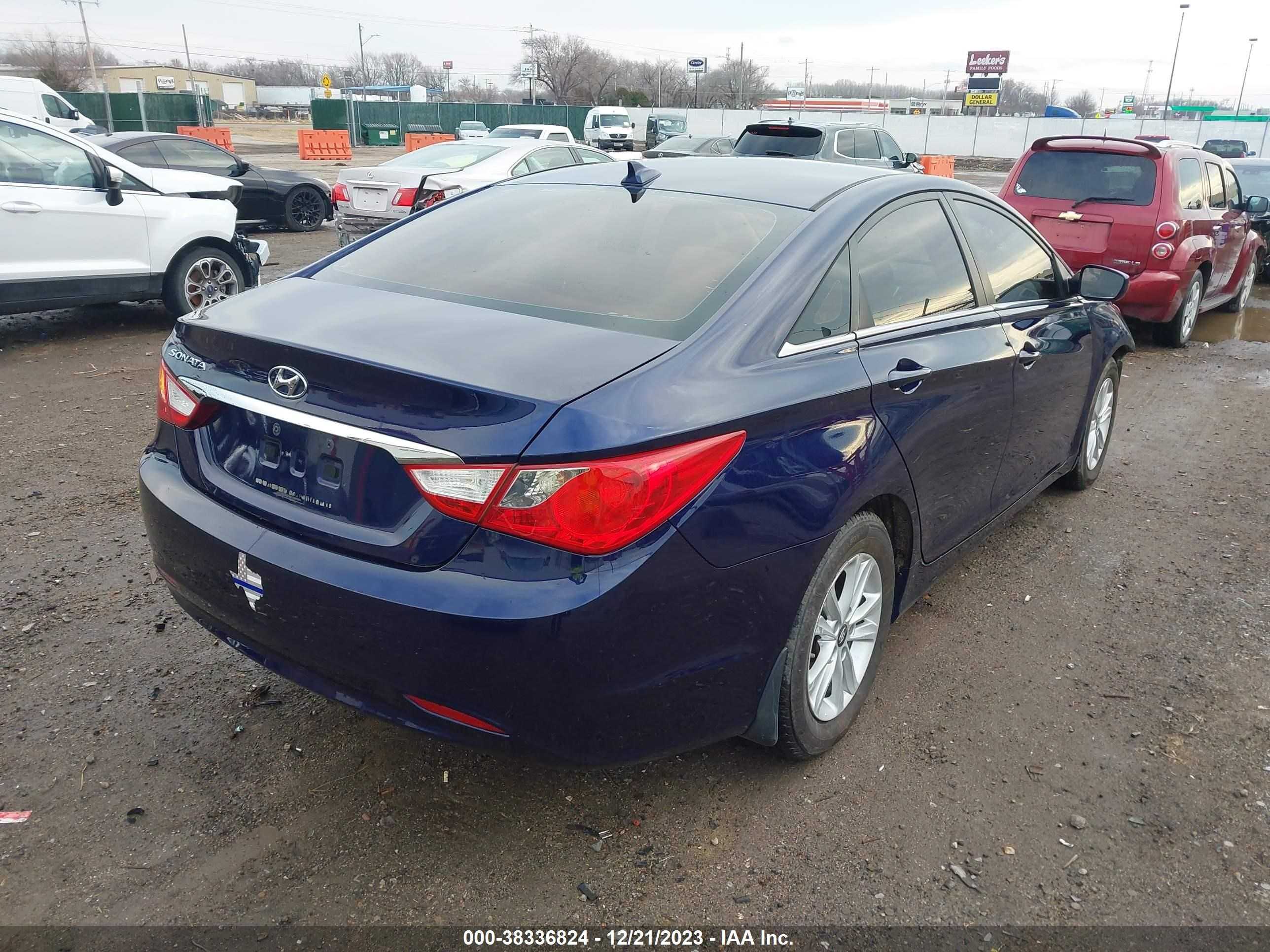 Photo 3 VIN: 5NPEB4AC5DH798908 - HYUNDAI SONATA 