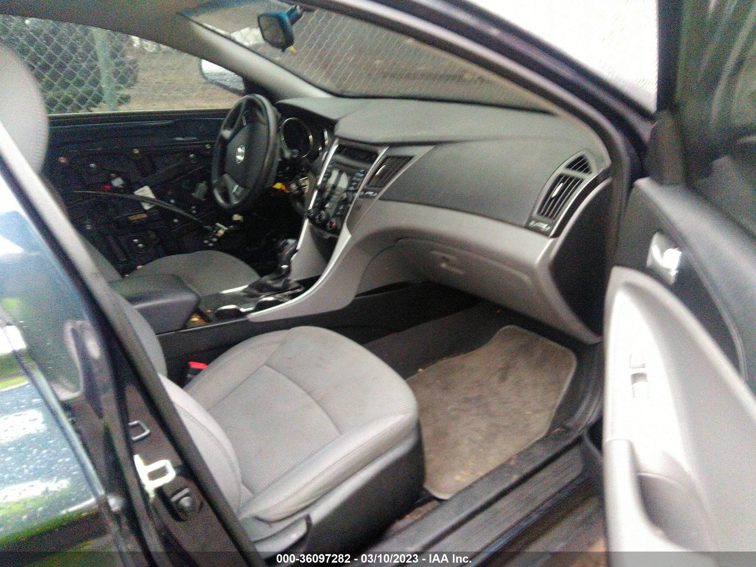 Photo 4 VIN: 5NPEB4AC5EH872393 - HYUNDAI SONATA 