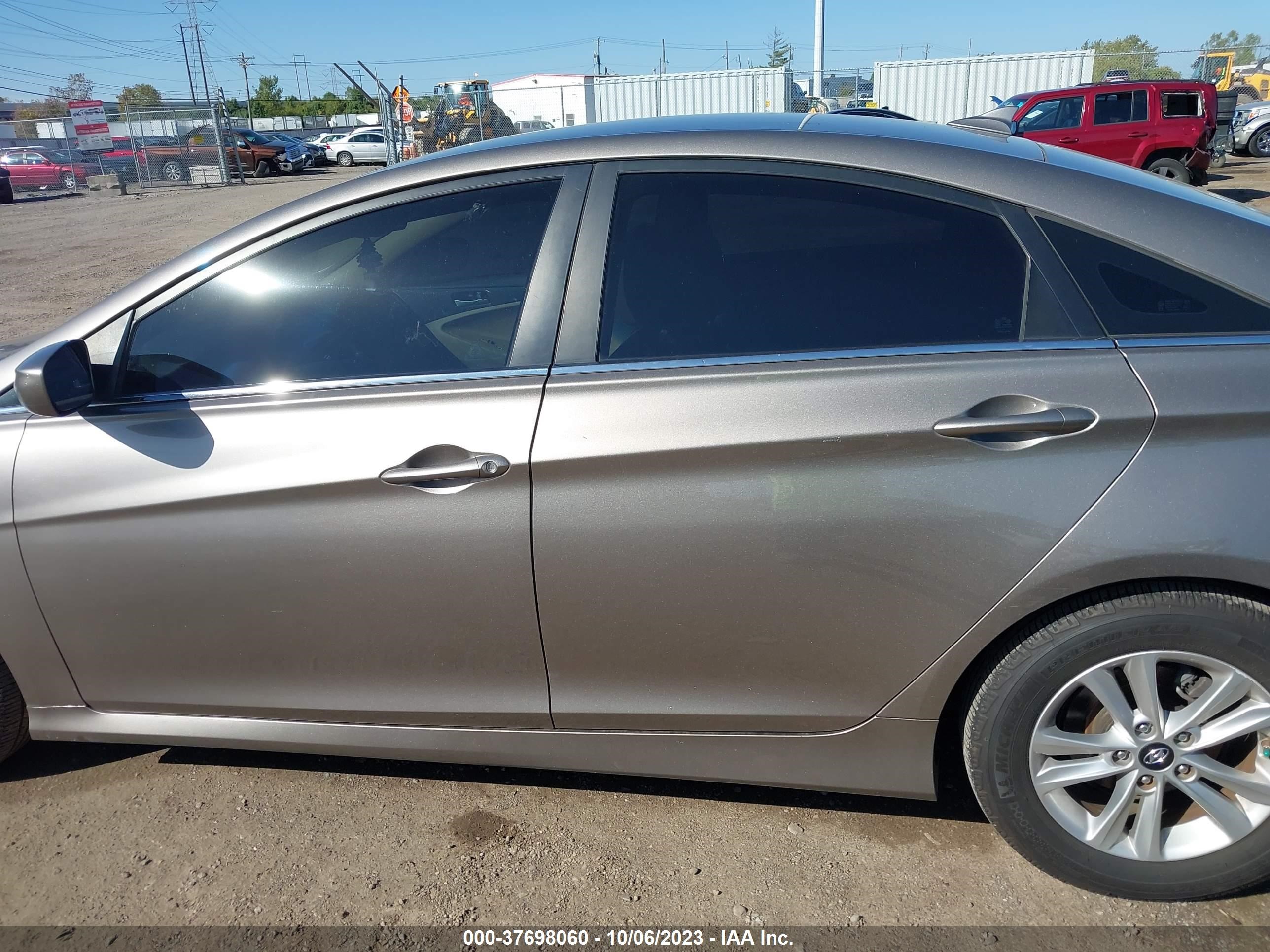 Photo 14 VIN: 5NPEB4AC5EH930096 - HYUNDAI SONATA 