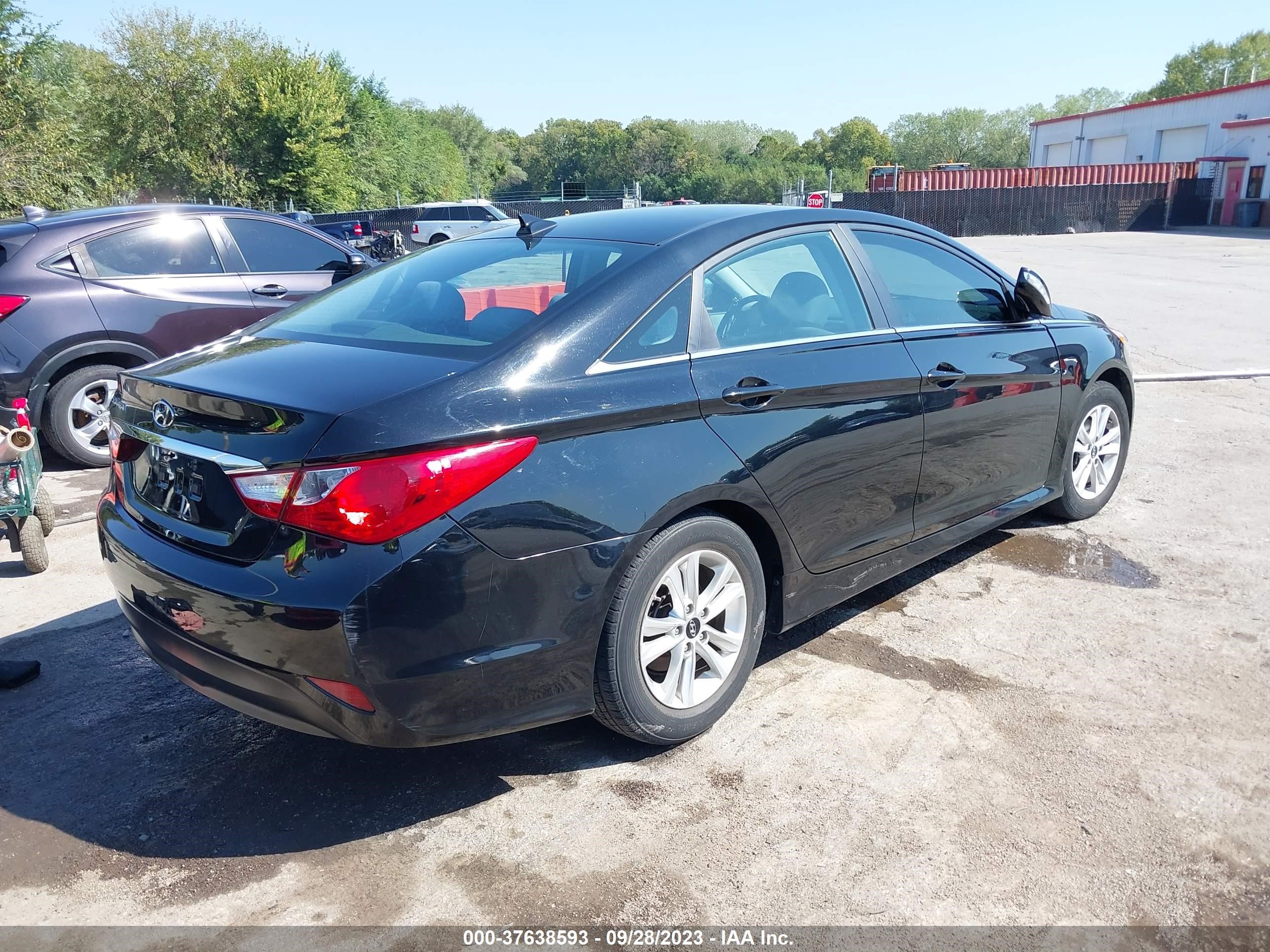 Photo 3 VIN: 5NPEB4AC5EH937789 - HYUNDAI SONATA 