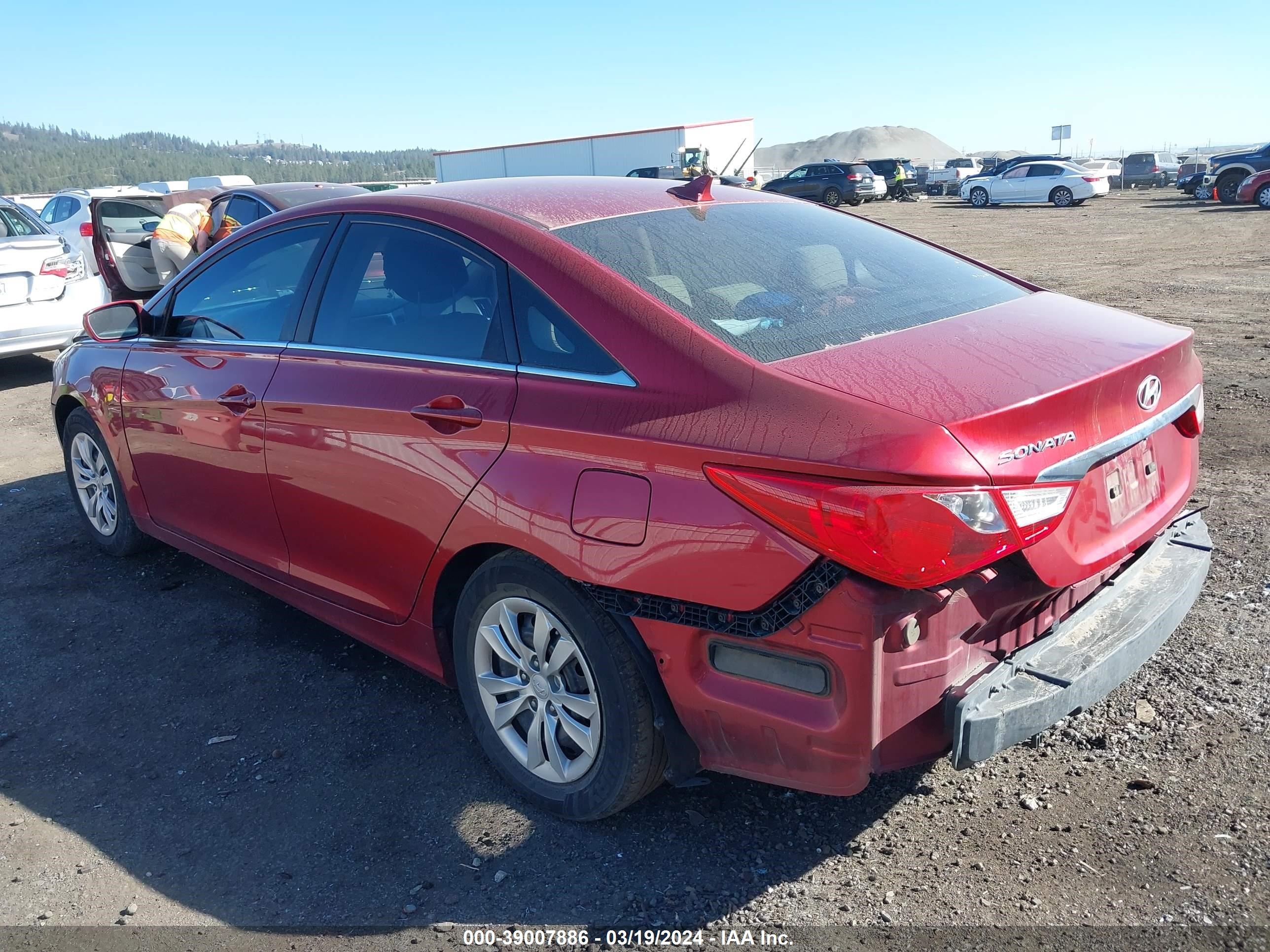 Photo 2 VIN: 5NPEB4AC6BH084315 - HYUNDAI SONATA 