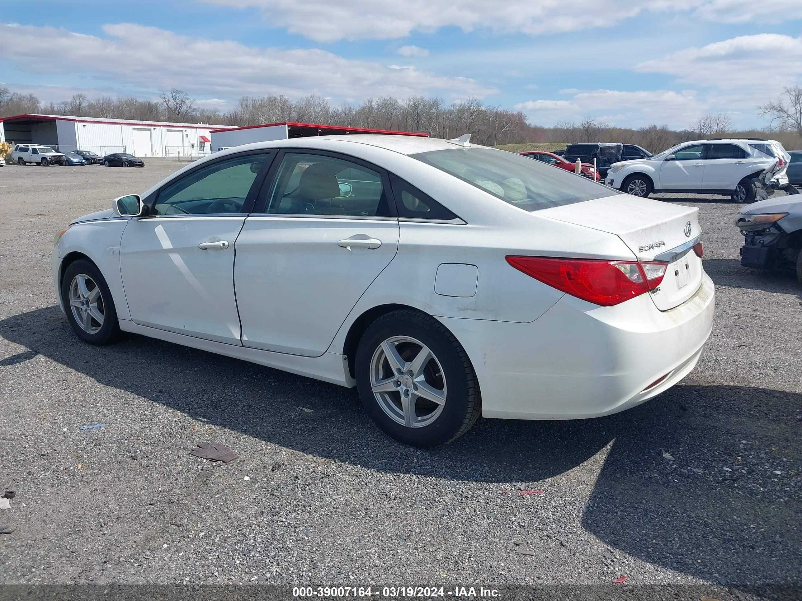 Photo 2 VIN: 5NPEB4AC6BH253944 - HYUNDAI SONATA 