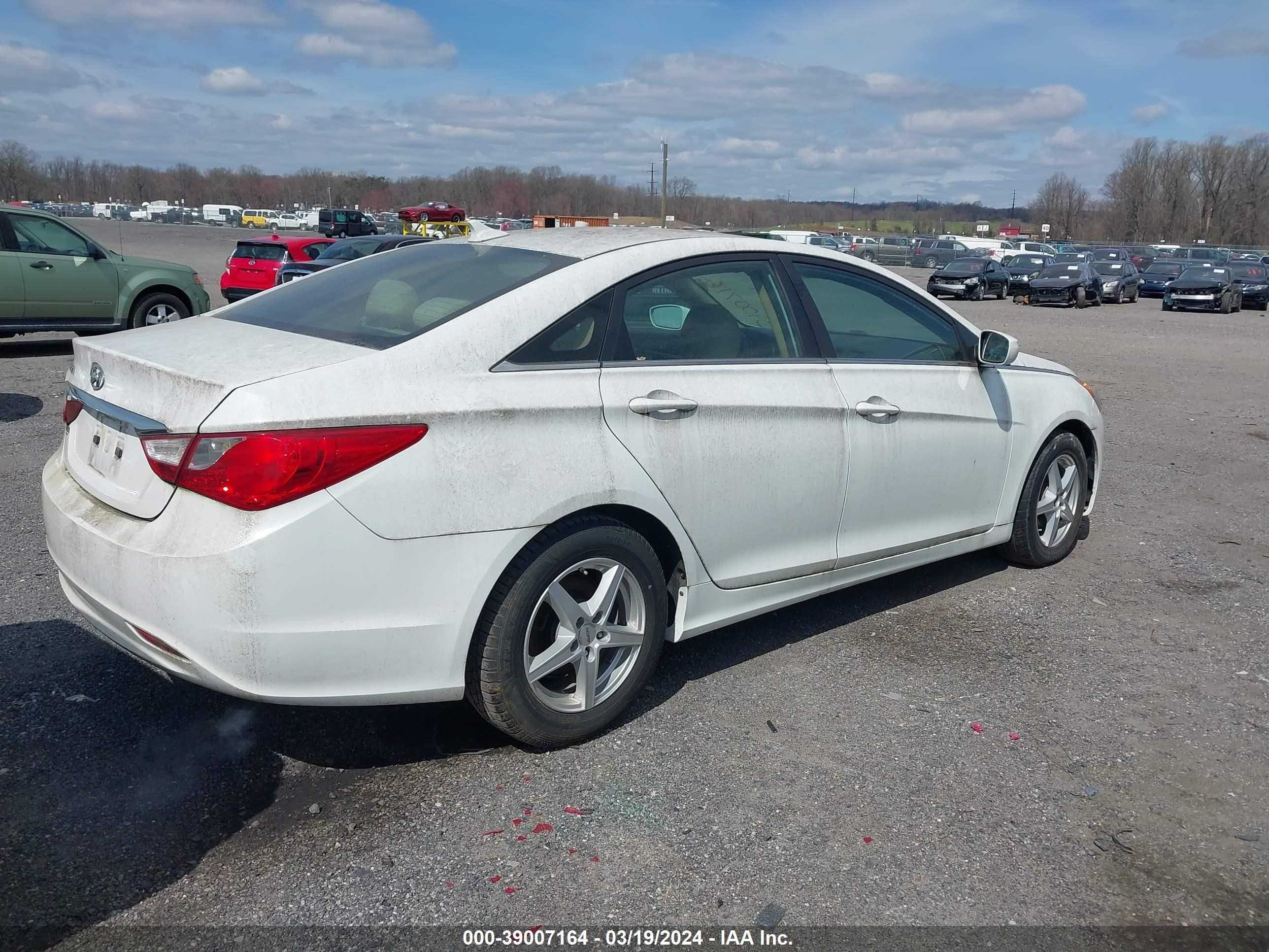 Photo 3 VIN: 5NPEB4AC6BH253944 - HYUNDAI SONATA 