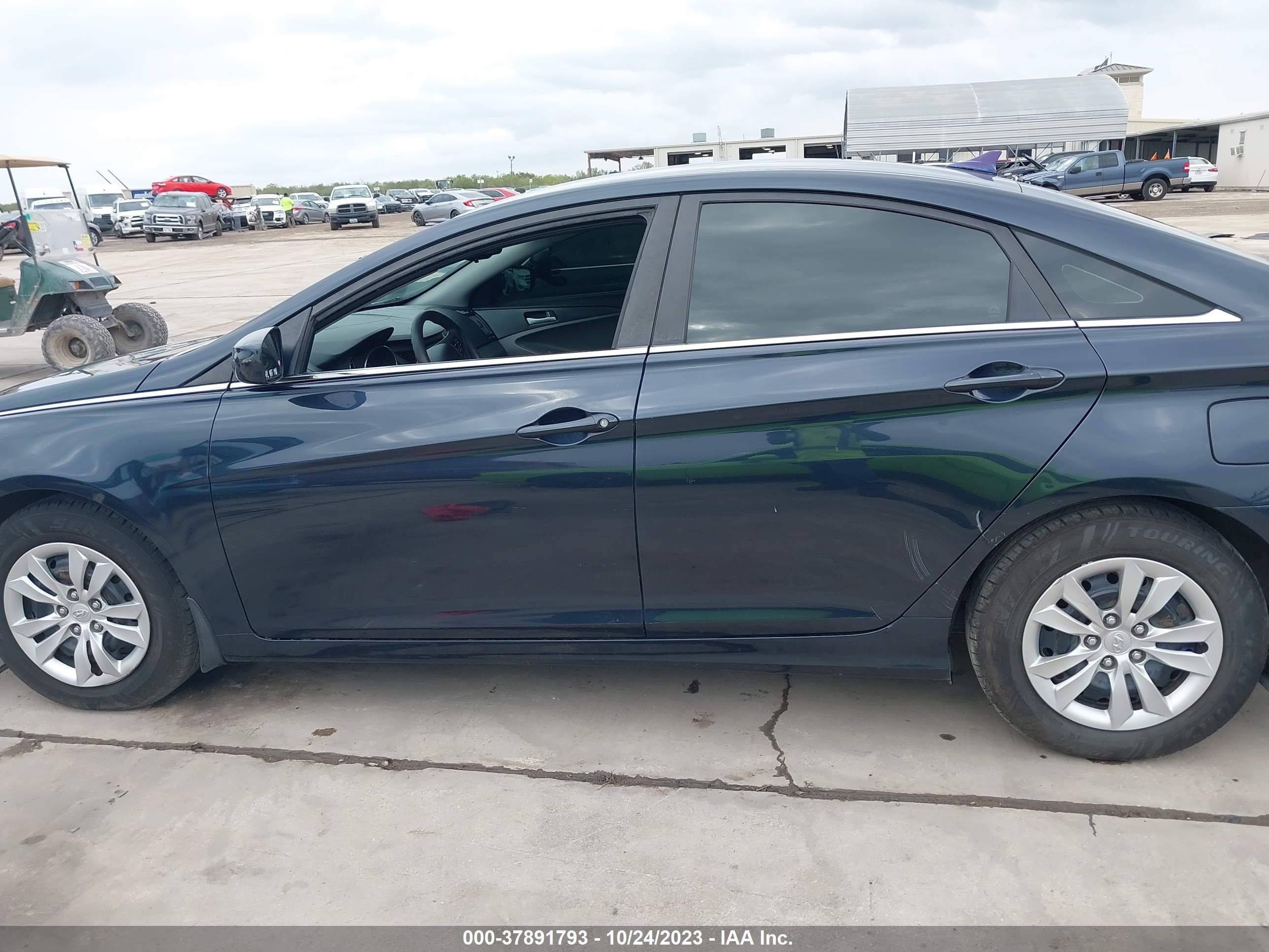 Photo 13 VIN: 5NPEB4AC6CH345573 - HYUNDAI SONATA 