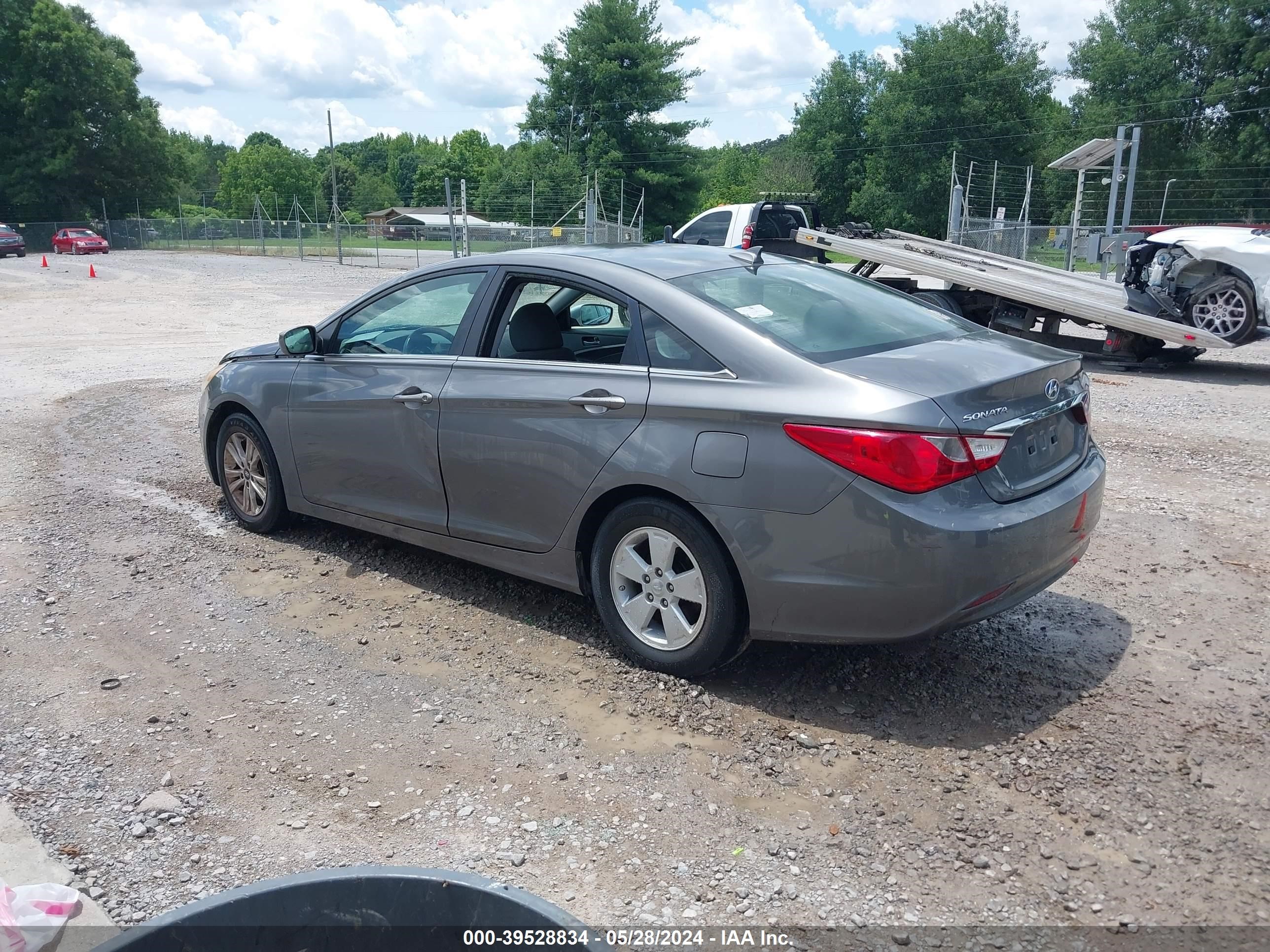 Photo 2 VIN: 5NPEB4AC6CH375589 - HYUNDAI SONATA 