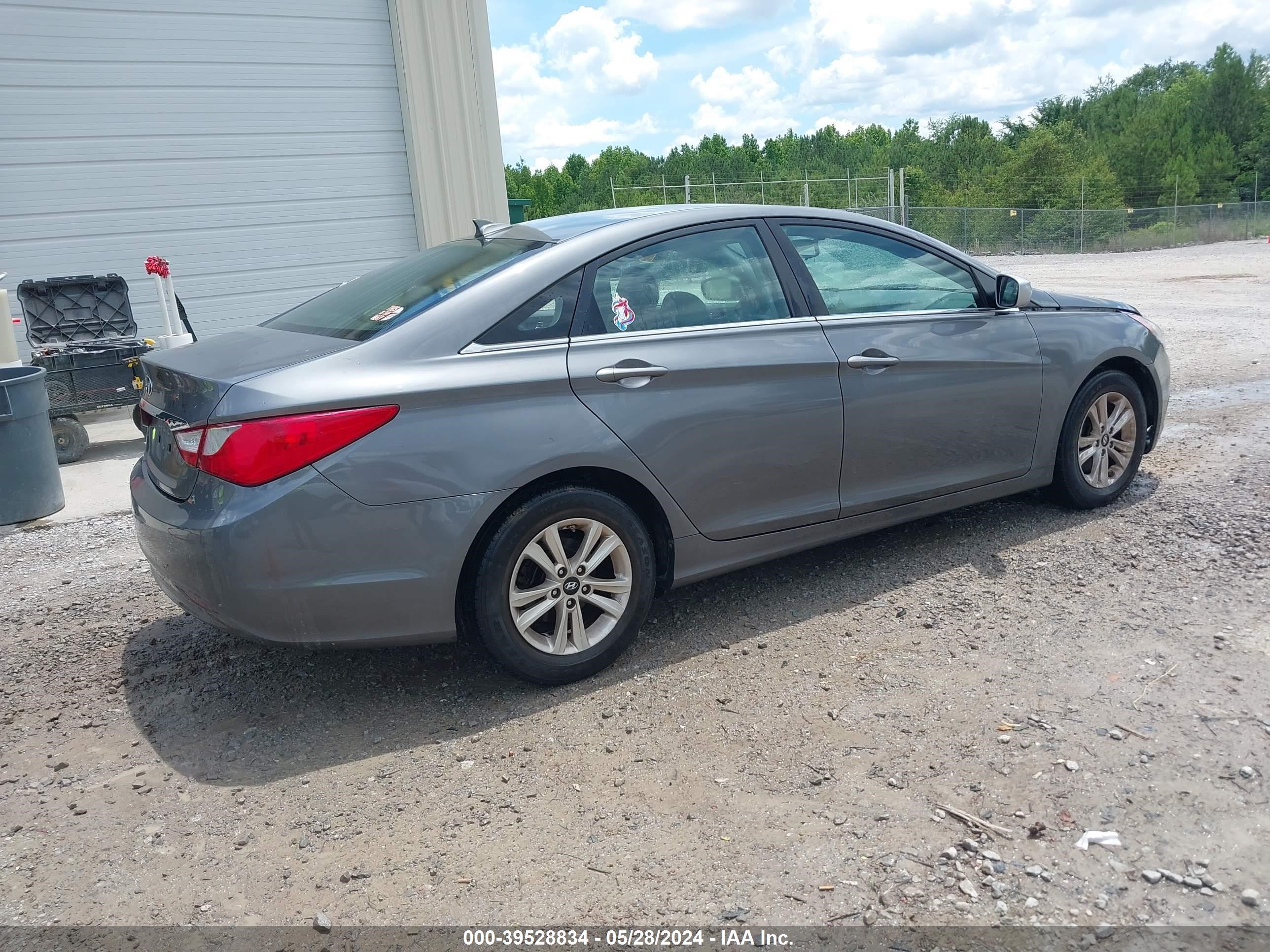 Photo 3 VIN: 5NPEB4AC6CH375589 - HYUNDAI SONATA 