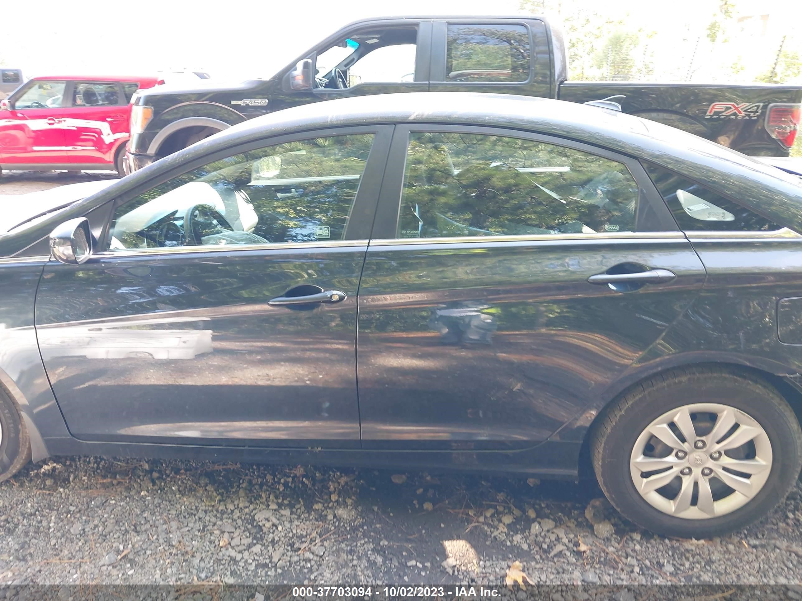 Photo 13 VIN: 5NPEB4AC6CH395471 - HYUNDAI SONATA 