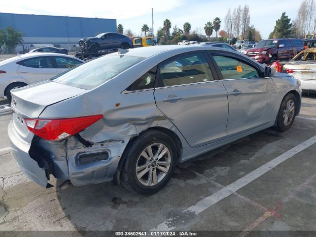 Photo 3 VIN: 5NPEB4AC6DH685064 - HYUNDAI SONATA 