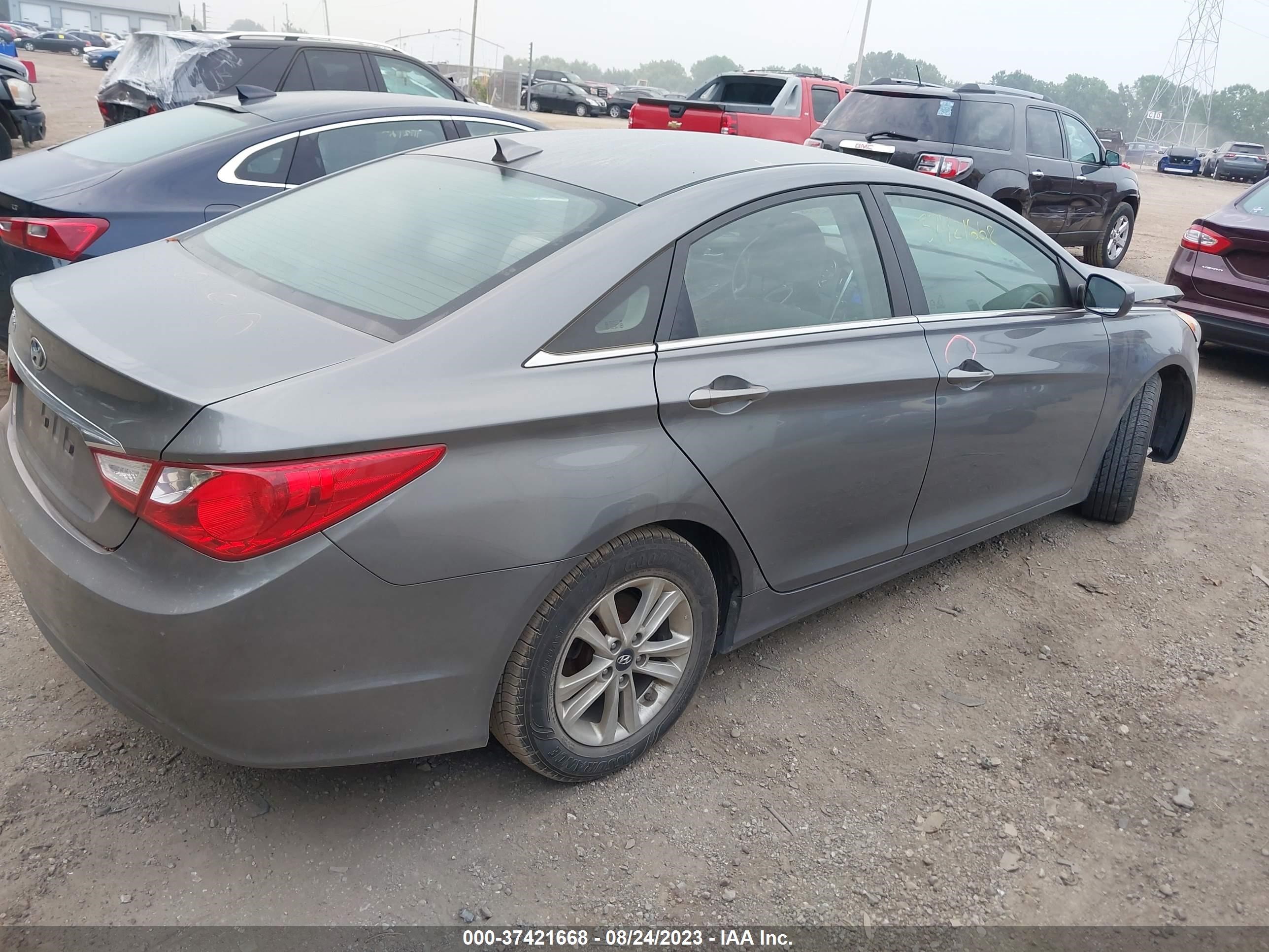 Photo 3 VIN: 5NPEB4AC6DH747918 - HYUNDAI SONATA 