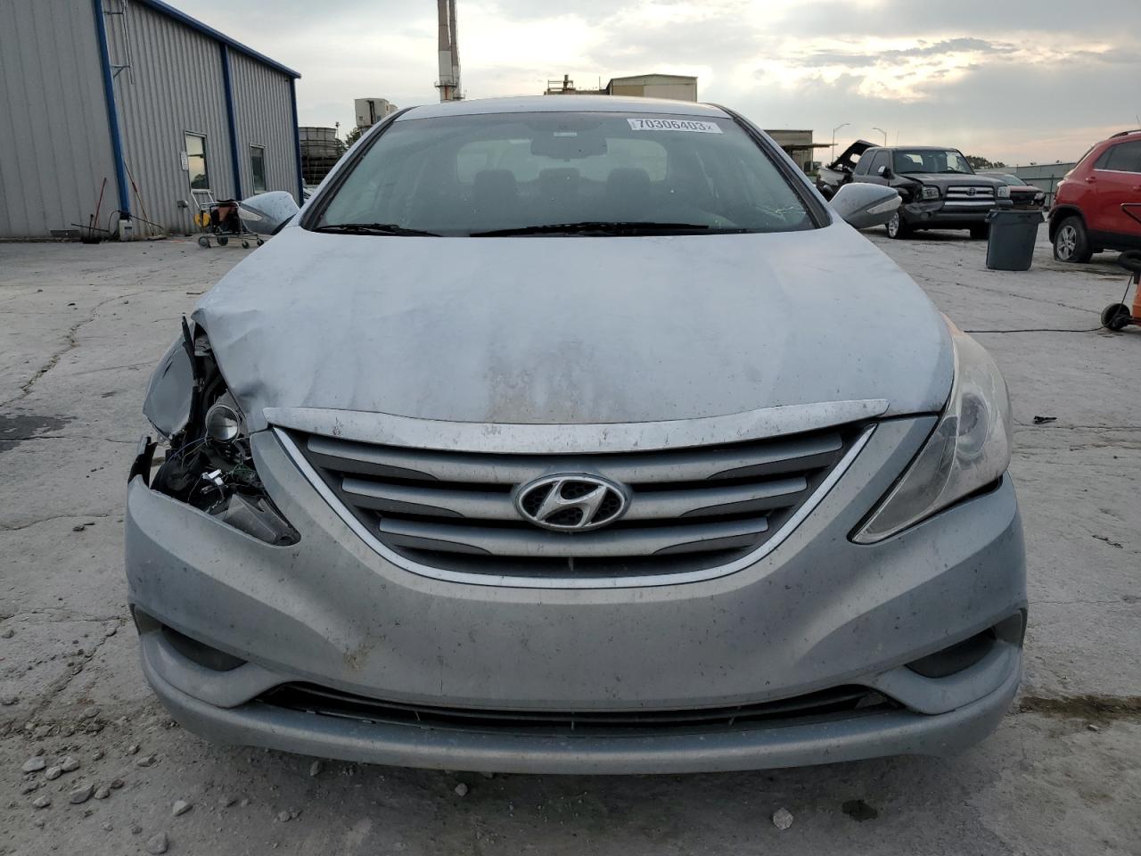 Photo 4 VIN: 5NPEB4AC6EH852928 - HYUNDAI SONATA 