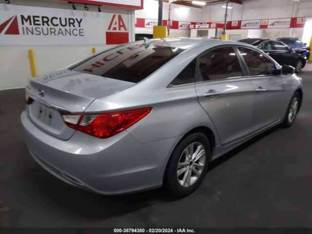 Photo 3 VIN: 5NPEB4AC7BH004827 - HYUNDAI SONATA 