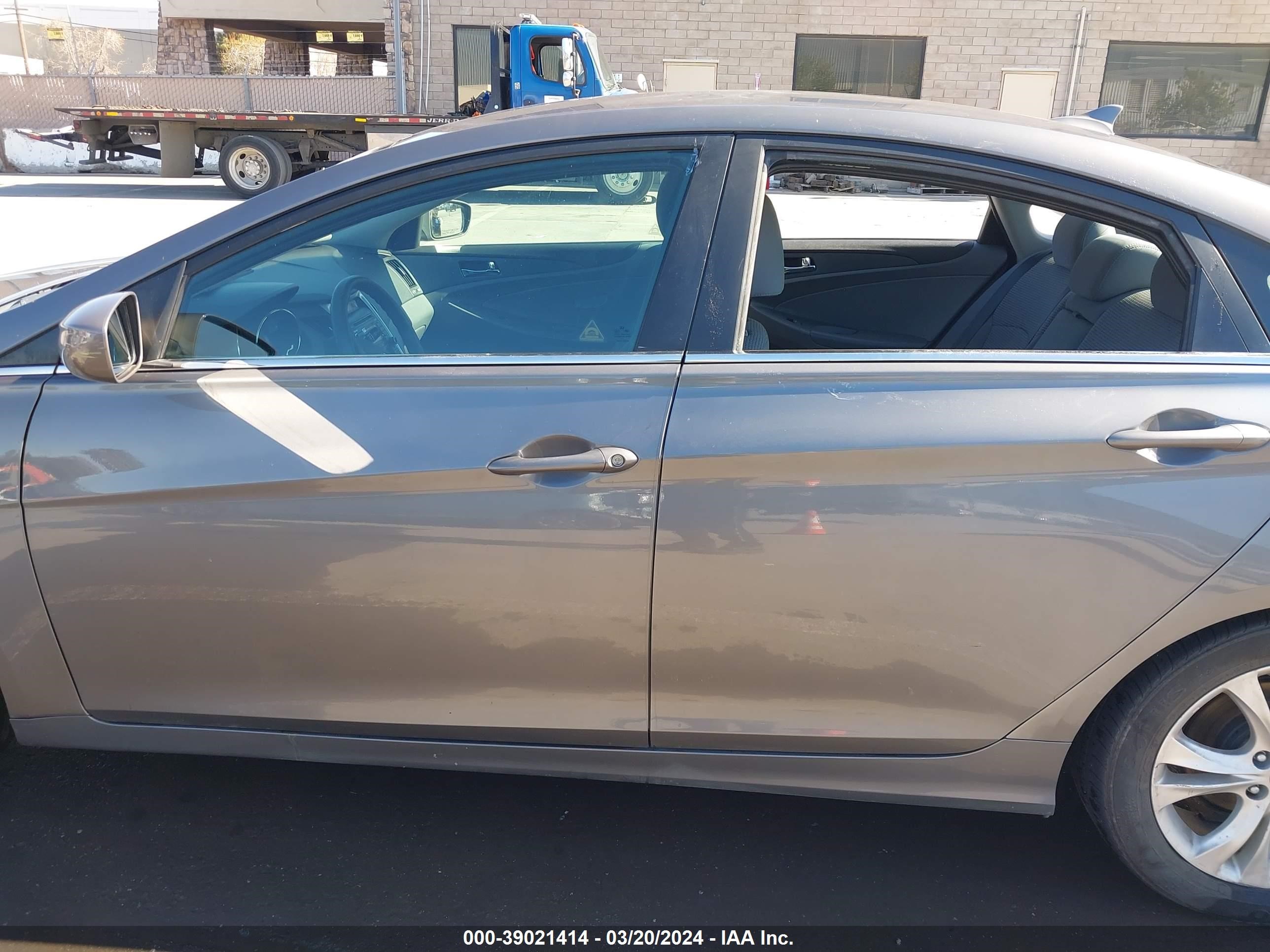 Photo 13 VIN: 5NPEB4AC7BH041943 - HYUNDAI SONATA 