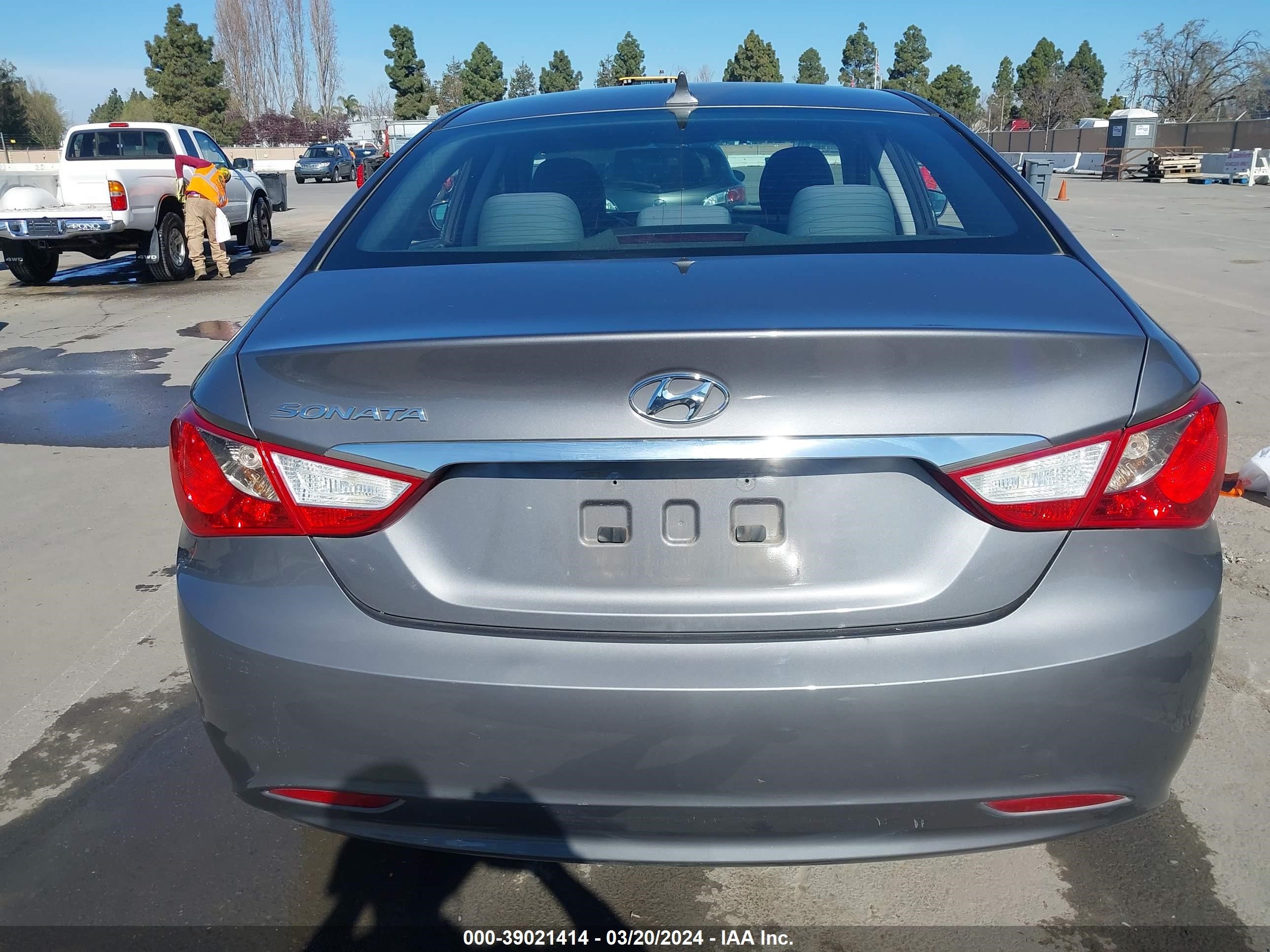 Photo 15 VIN: 5NPEB4AC7BH041943 - HYUNDAI SONATA 